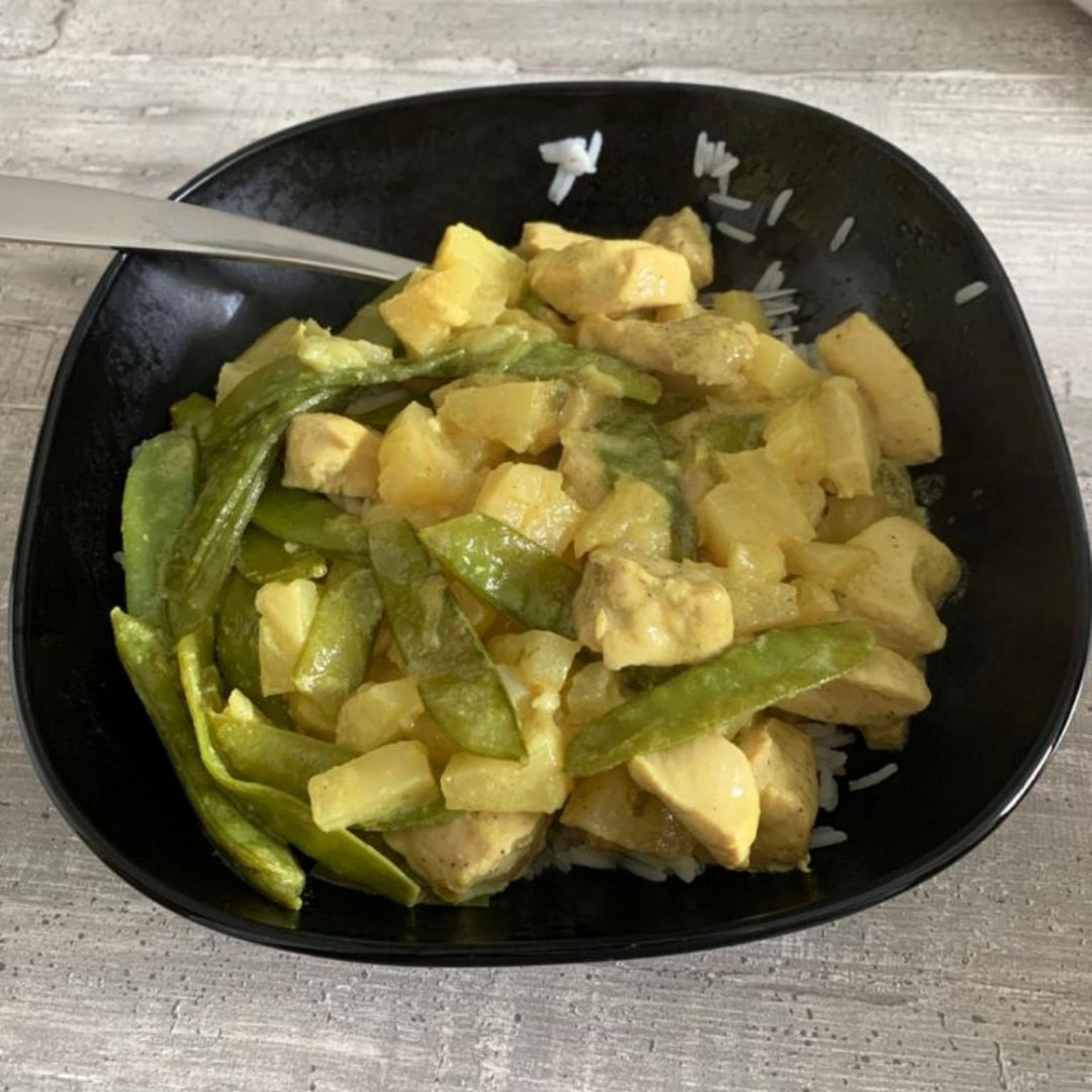 Chicken-Curry mit Ananas in Kokosmilch