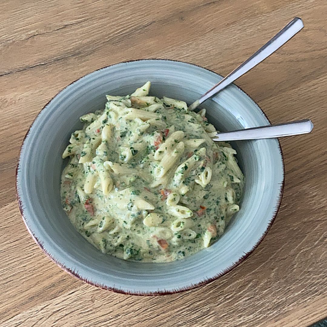 Pasta in Tomate-Mangold-Ricottasoße