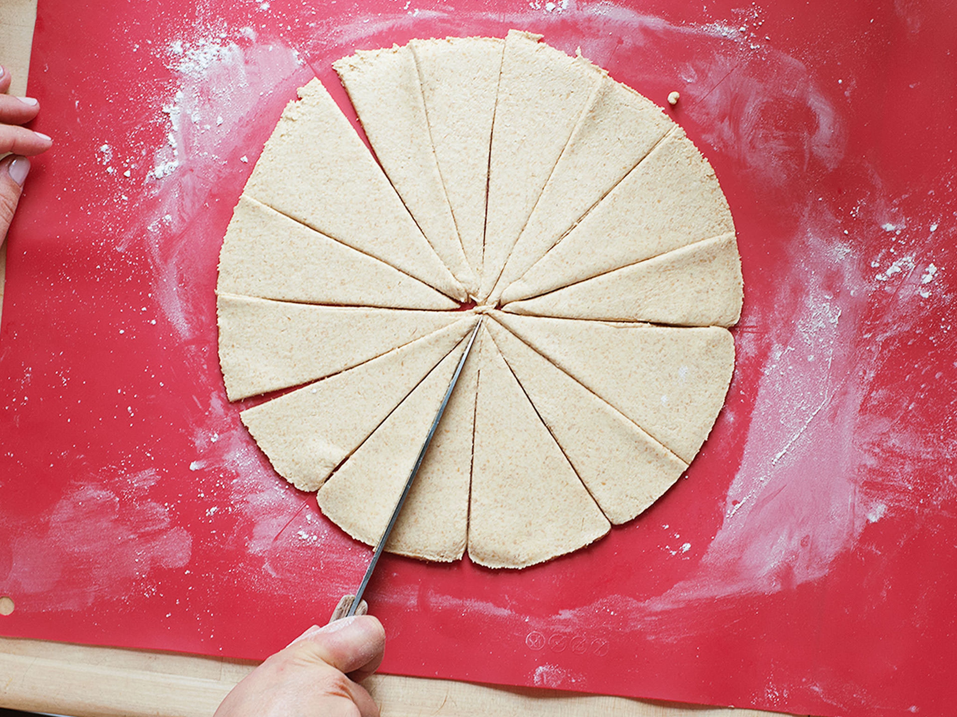 On a floured surface, roll out dough into a round (approx. 26 cm/10 in.). If necessary, use a plate as a guide and add flour for dusting. Cut dough into 16 equal triangles.