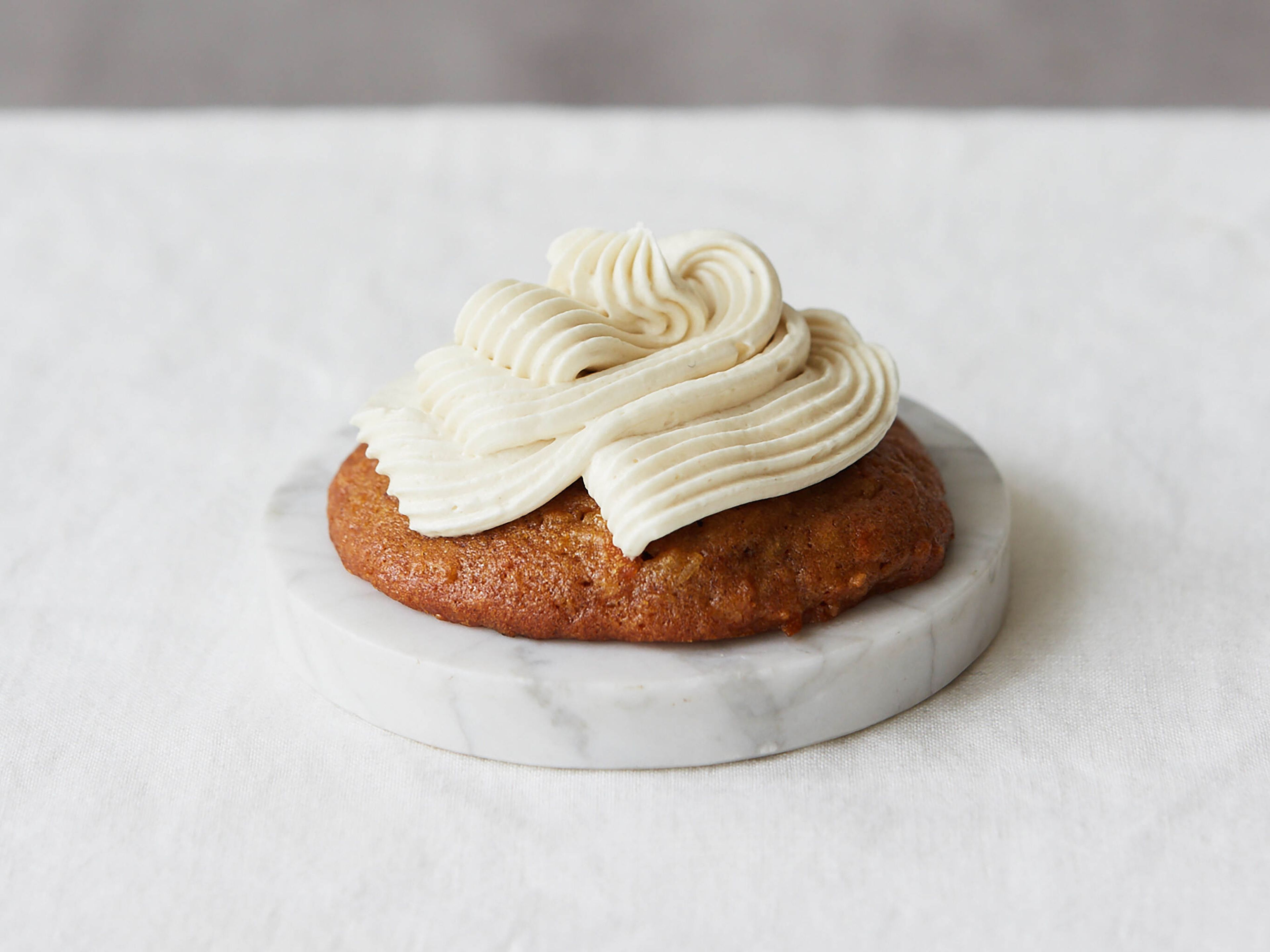 Carrot Cake-ies mit veganem Hermelin-Frosting