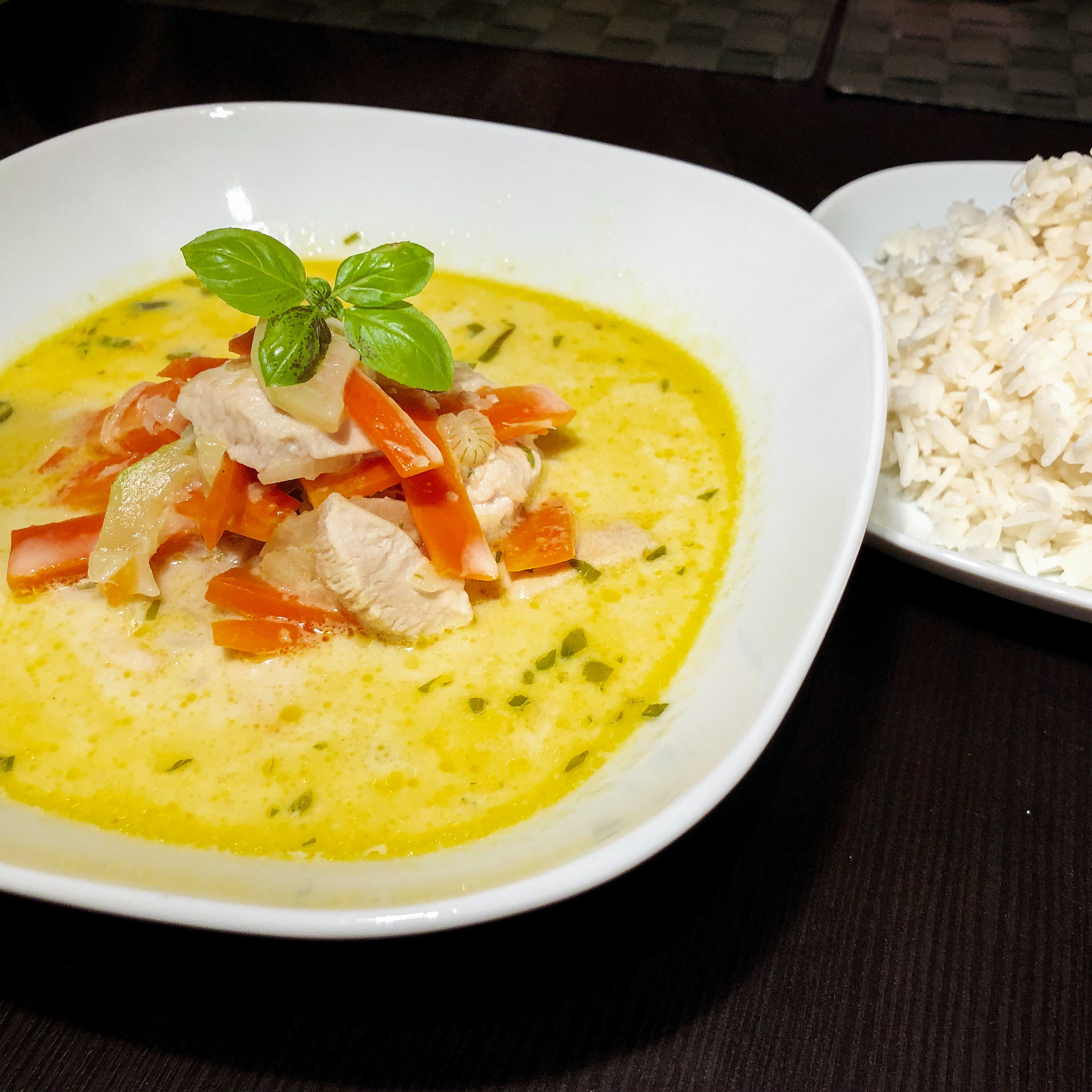 Balinesisches grünes Curry mit Hähnchen