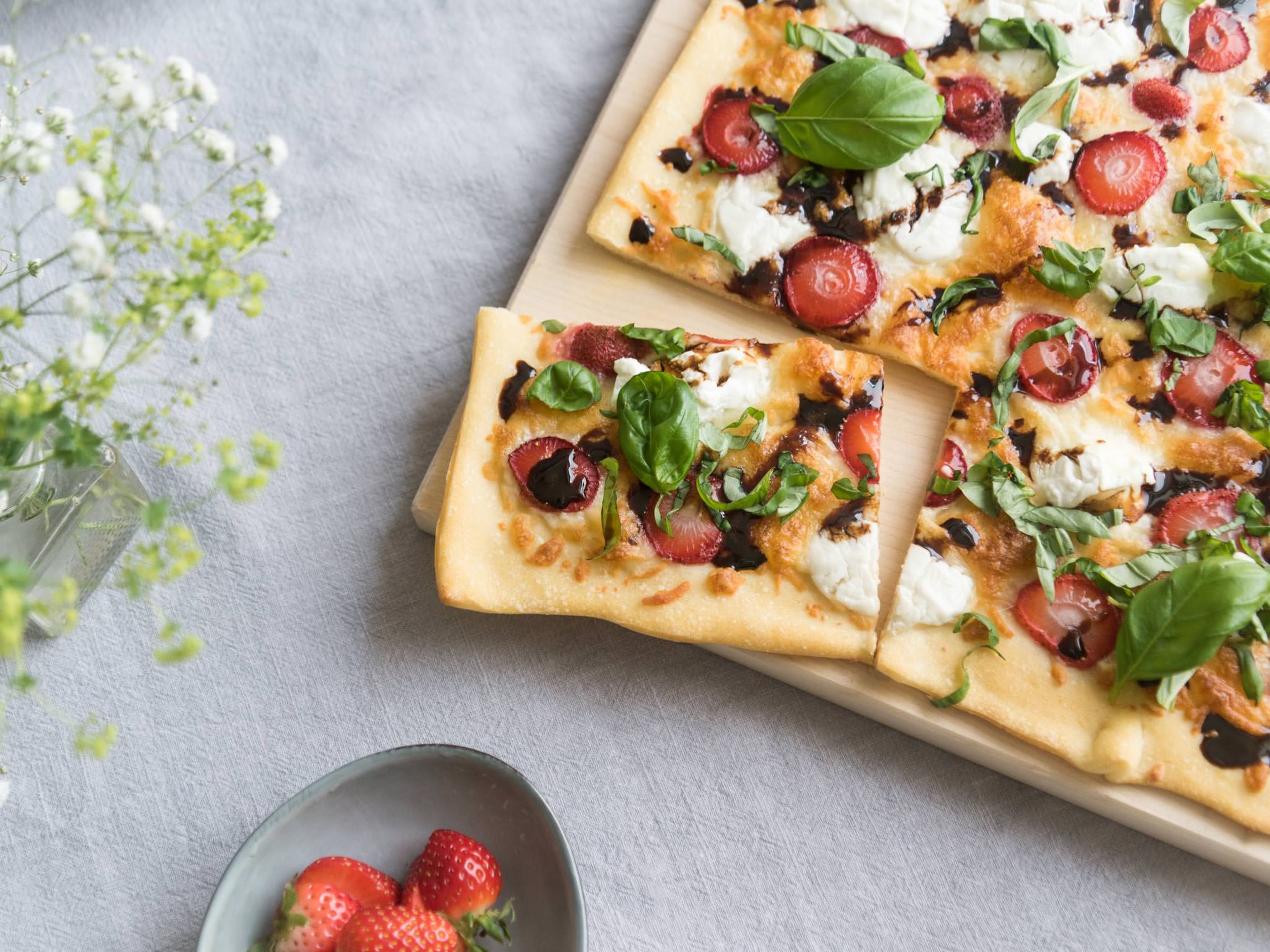 Strawberry-balsamic pizza