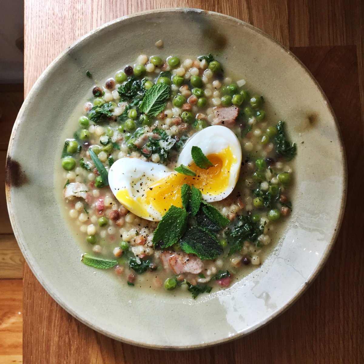 Fregola Pasta mit Erbsen, Speck und Minze | Rezept | Kitchen Stories