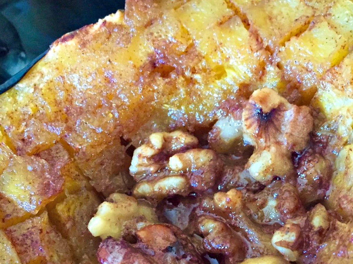 Roasted acorn squash with caramelized walnuts | Recipe | Kitchen Stories