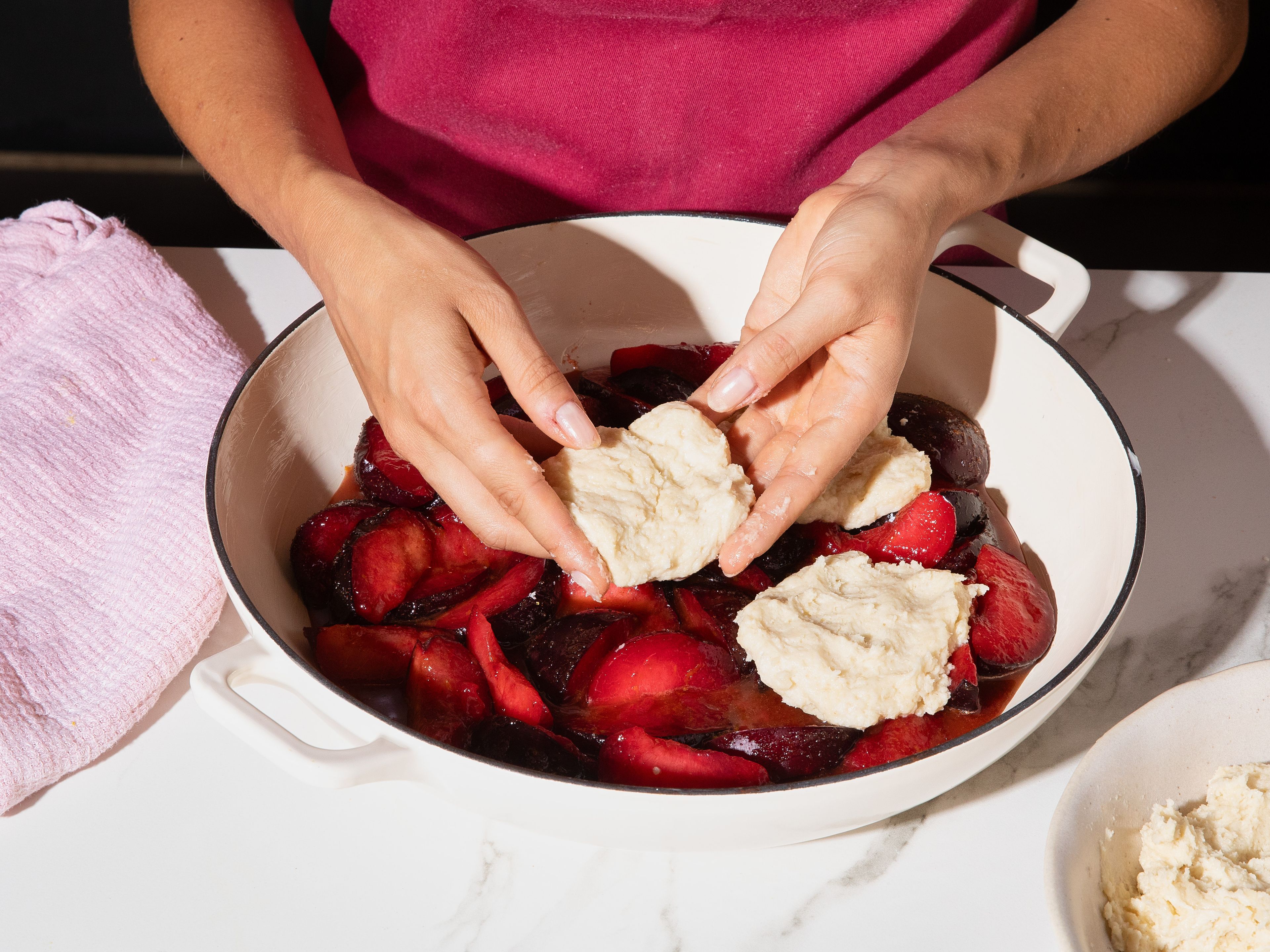 In a bowl, combine flour, baking powder, and sugar. Add cold butter in small pieces and rub it into the dry ingredients with your fingertips until the mixture resembles coarse crumbs. Add buttermilk and briefly mix into a soft dough. Divide the dough into 6 equal portions, shape into small rounds, and place on top of the plums, leaving a little space in between. Sprinkle with the reserved brown sugar and bake in the preheated oven for approx. 35–45 min., until the cobbler is golden brown. Let cool for approx. 10–15 min., then serve warm with vanilla ice cream