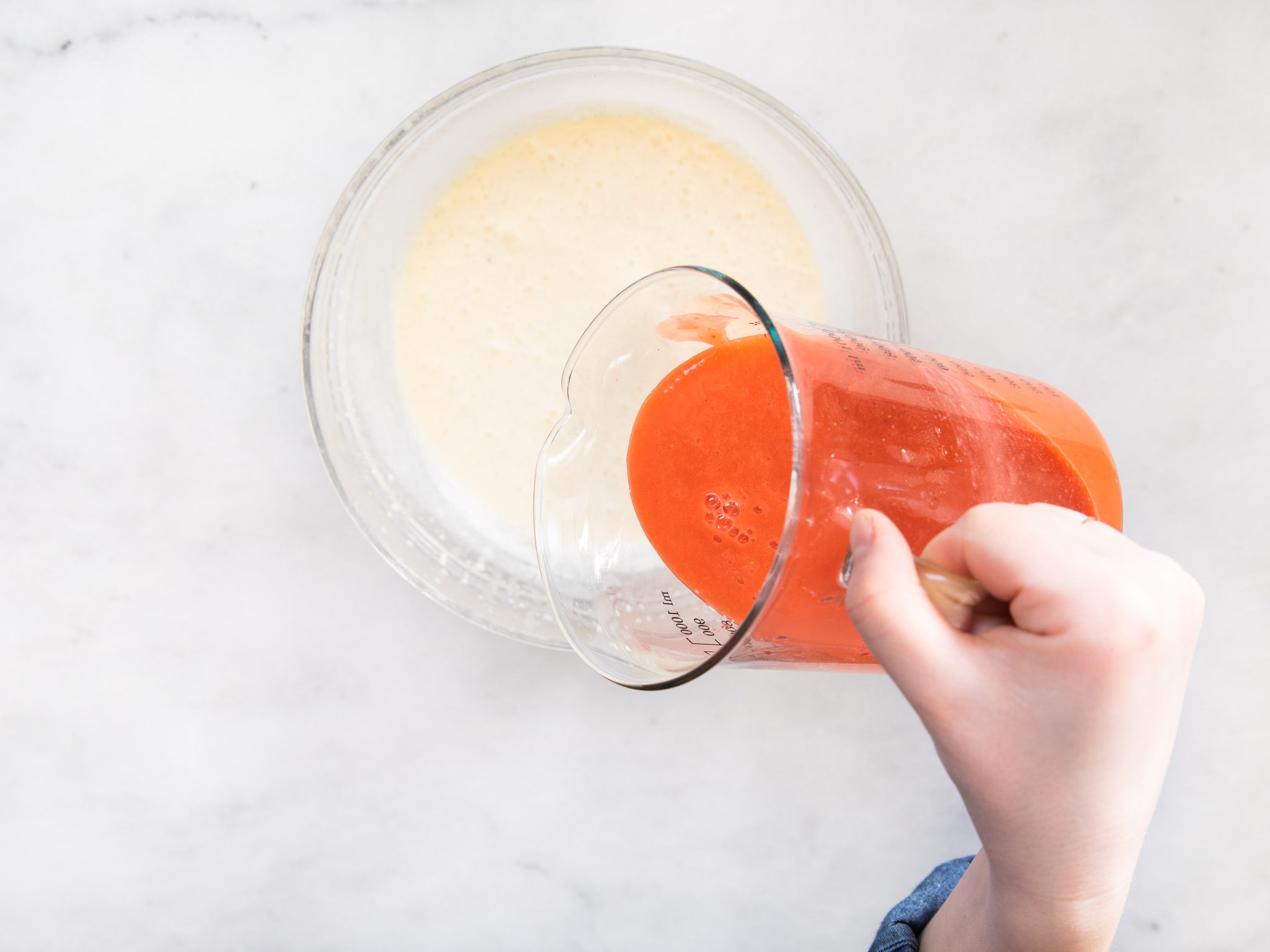 Scrape the vanilla pod and add to a bowl. Add condensed milk and the remaining cream and mix with a hand beater until foamy and aerated, approx. 5 min. Gently fold in ¾ of the rhubarb purée and ¾ of the almond Florentine.