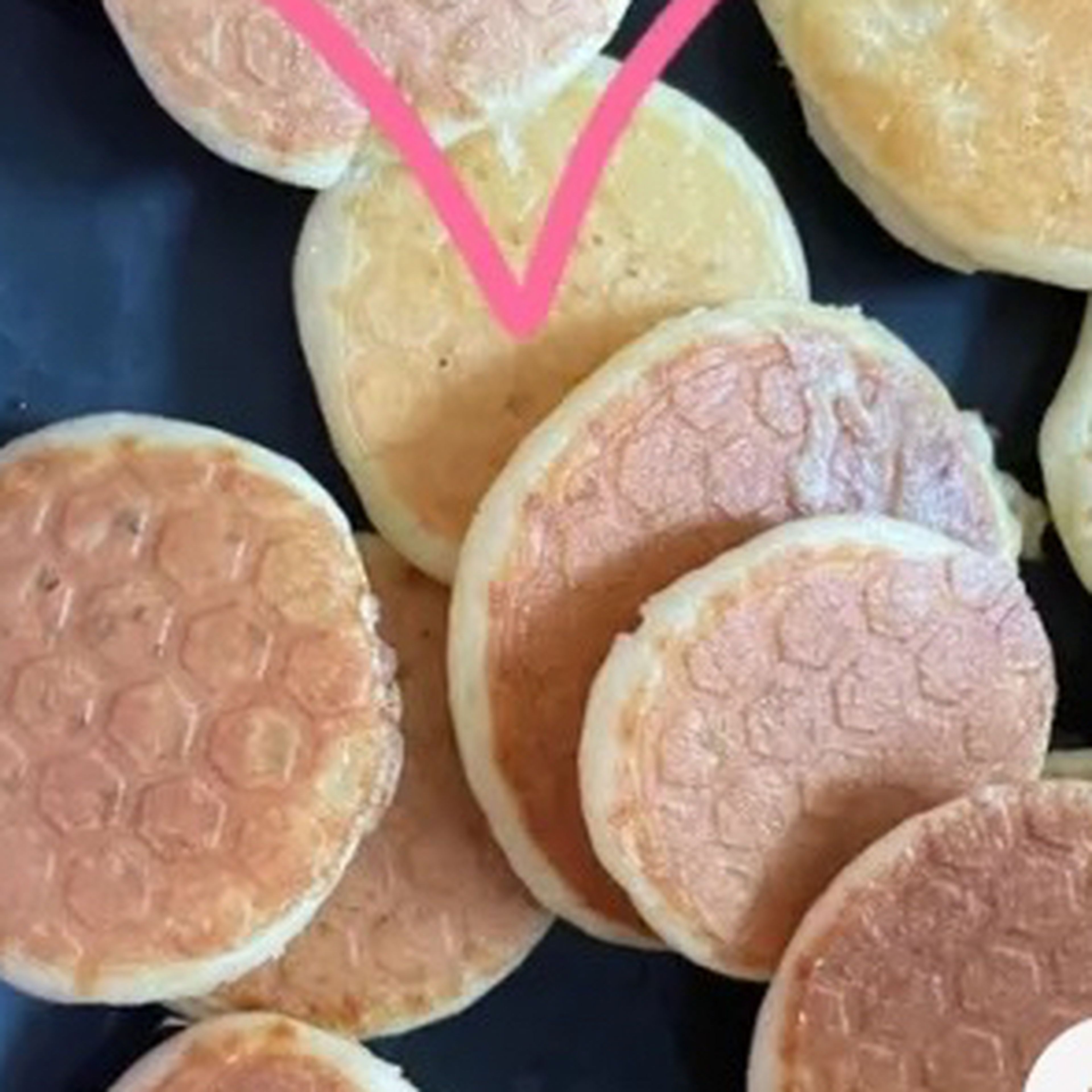 When it all cooling down, put red bean paste inside the pancake, the serve. That was so nice and delicious for toddlers’s afternoon tea too.