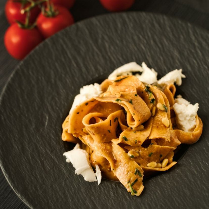 Pasta mit getrockneten Tomaten und Pinienkernen
