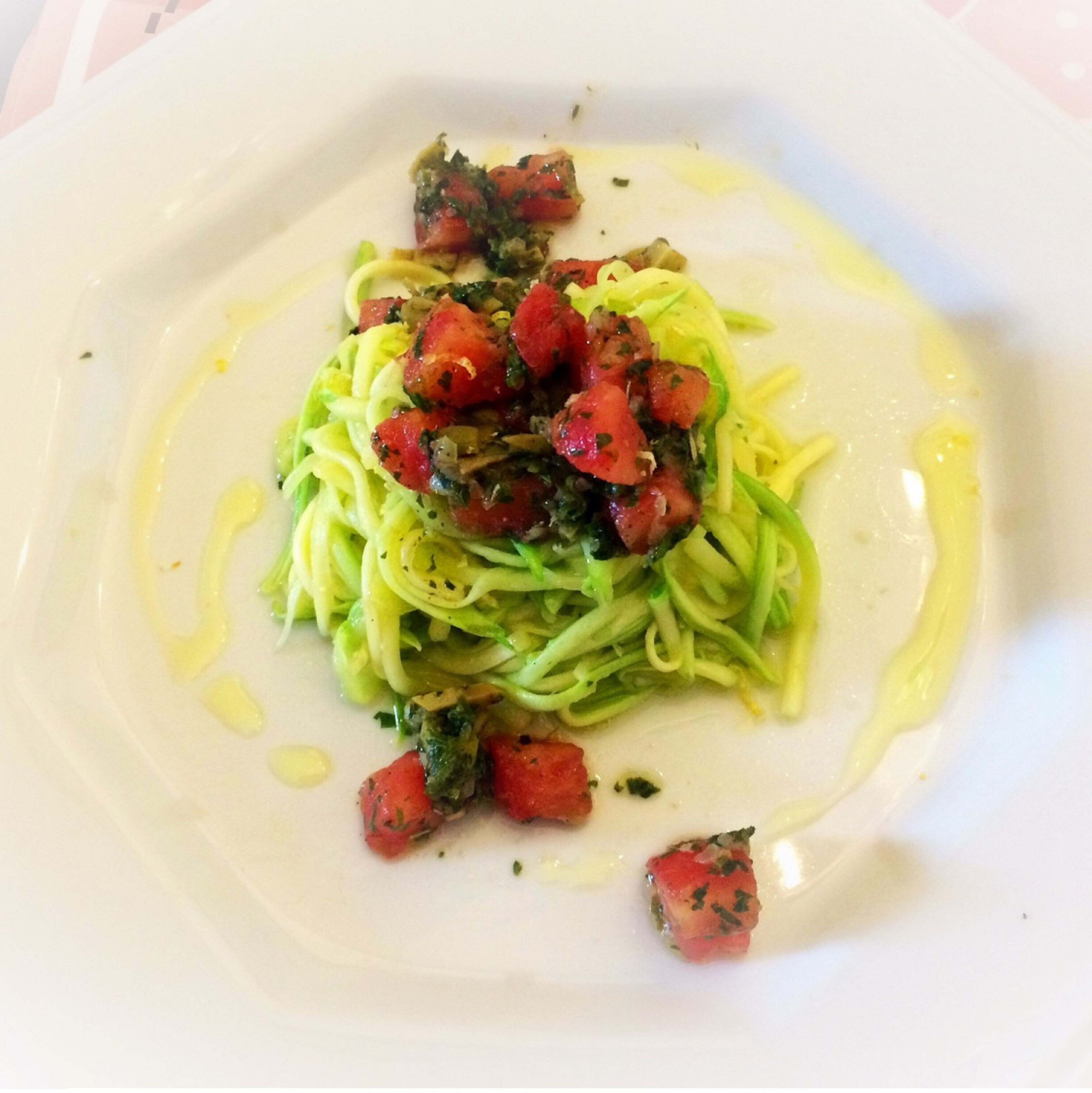 Mediterrane Zucchini-Spaghetti