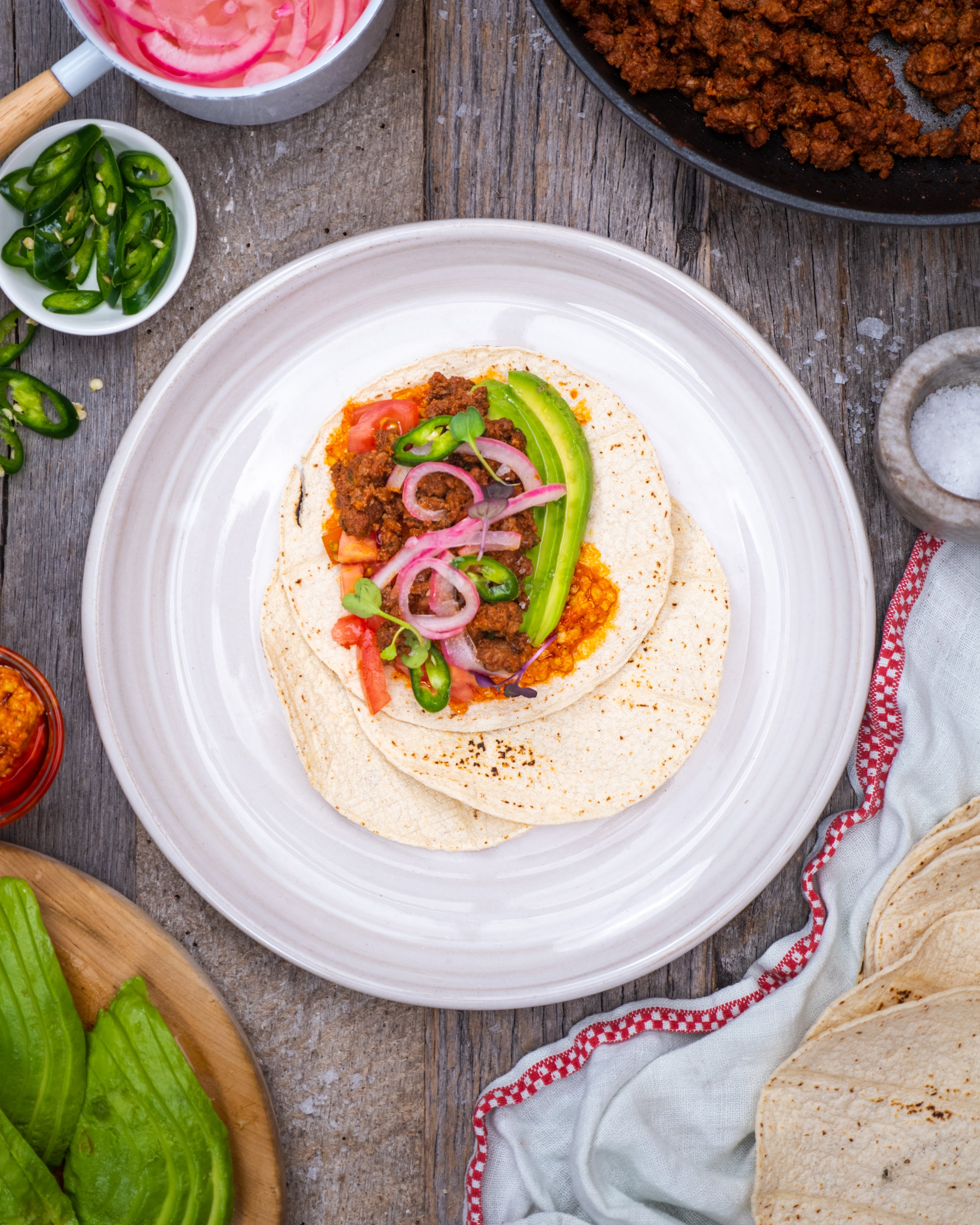 Hirsch Tacos mit schnell eingelegten roten Zwiebeln
