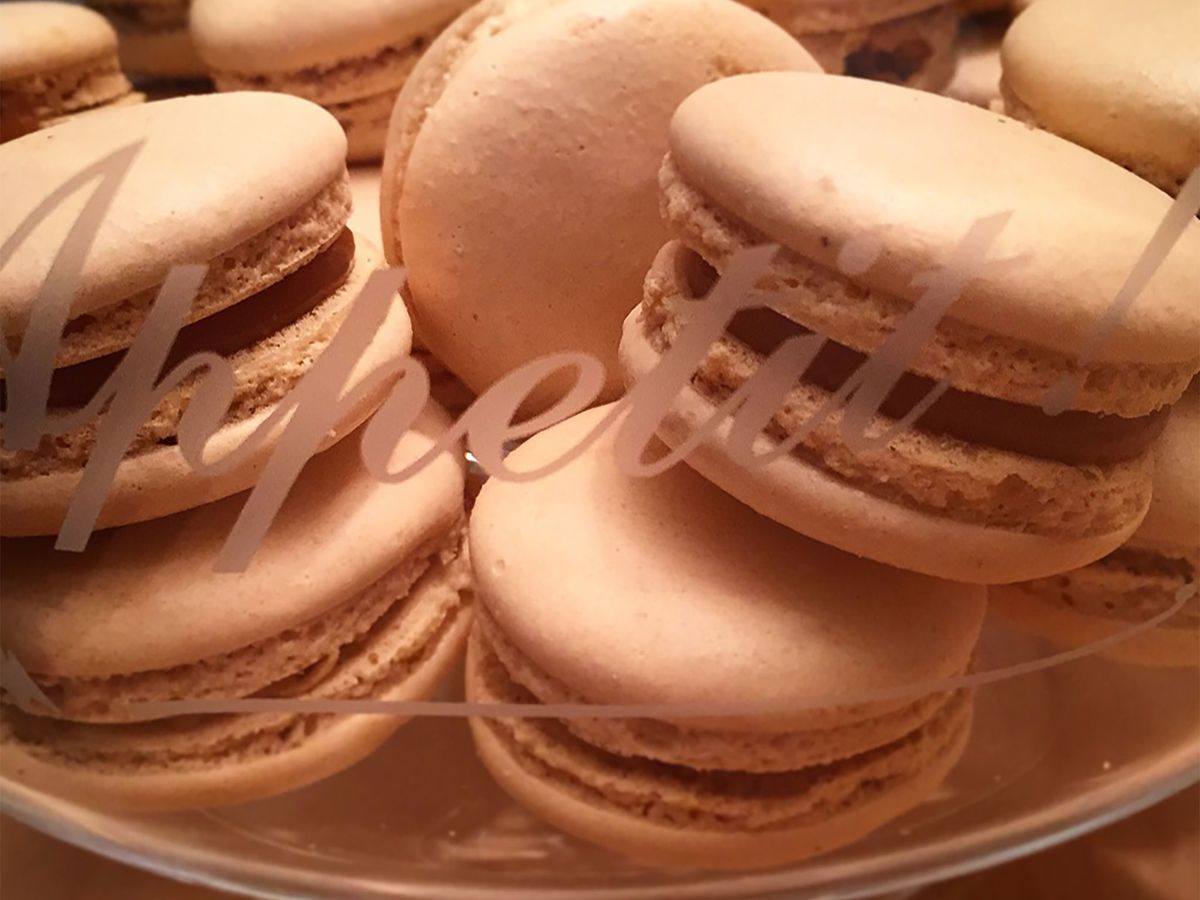 Butter caramel macarons | Recipe | Kitchen Stories