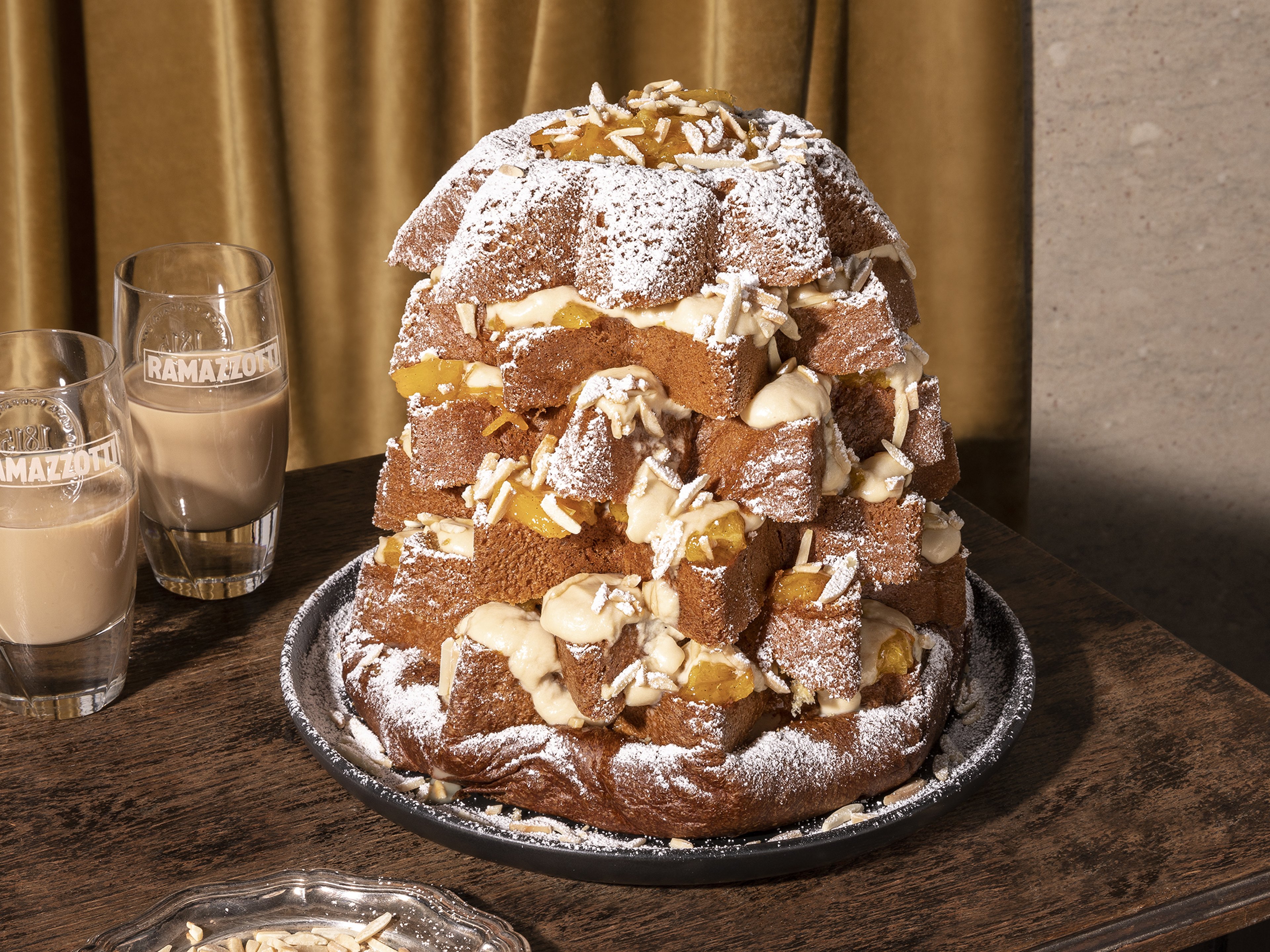 Pandoro mit Mascarpone-Crema und Orangenkompott