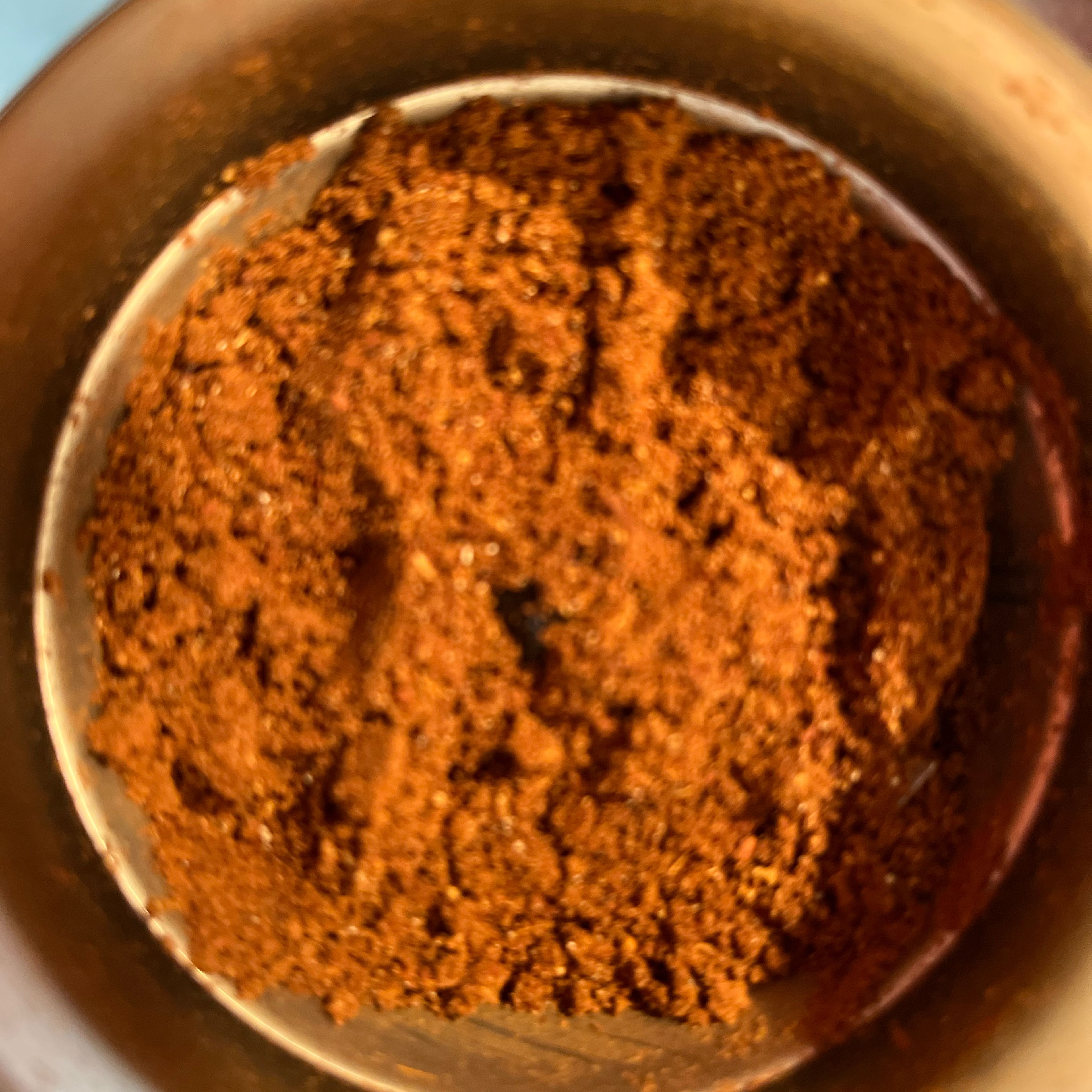 If the consistency of the powder is too coarse, grind it again or sieve it. The best is to use it right away for cooking, or store it in an airtight container.