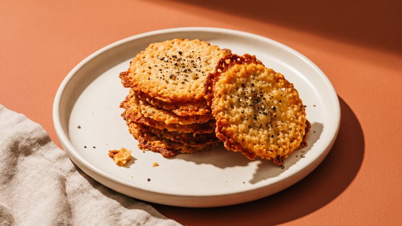 Knusprige Quinoa-Parmesan-Cracker aus der Heißluftfritteuse