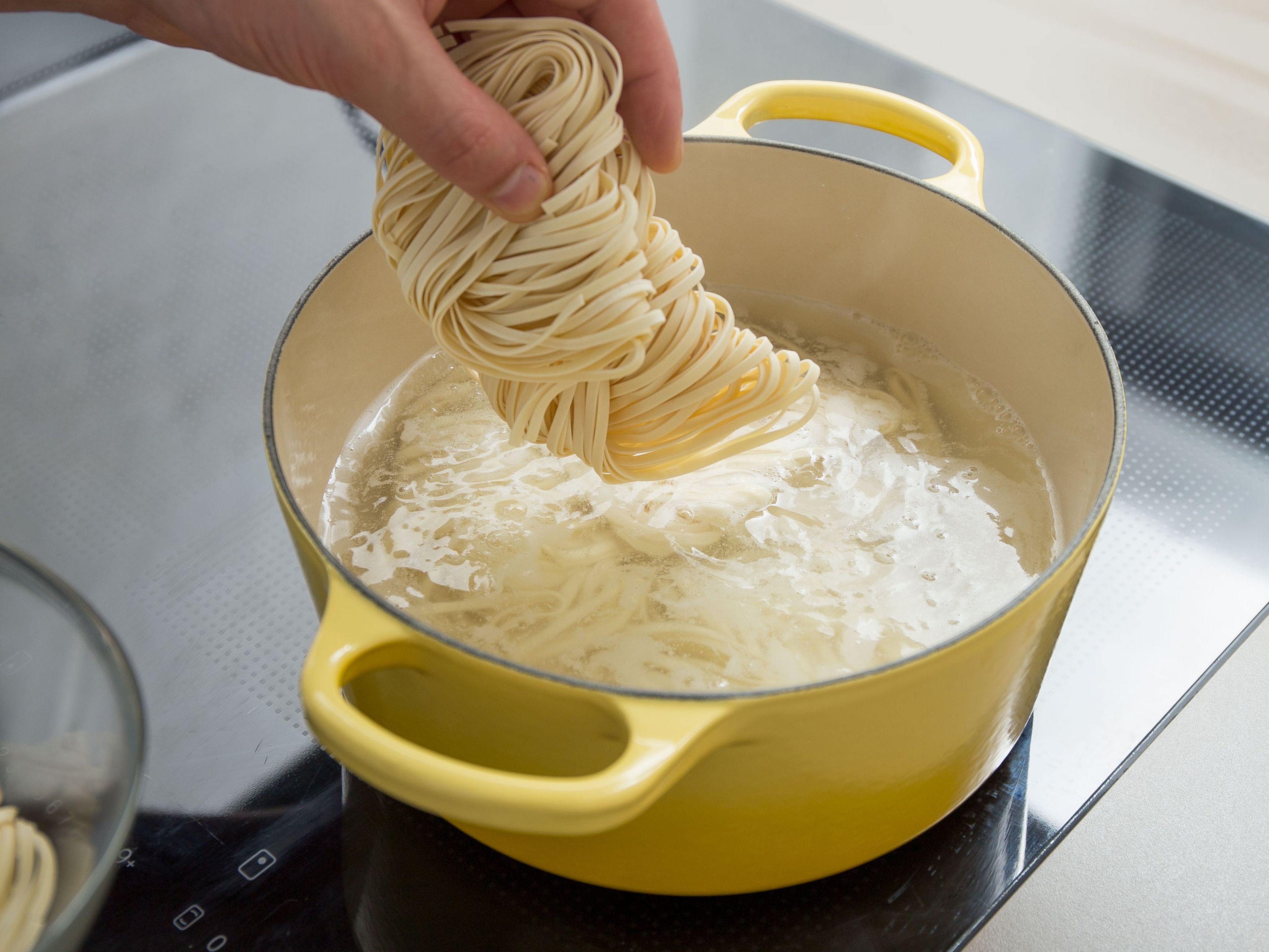 Add water to a large saucepan and bring to a boil. Add egg noodles and cook for approx. 6 – 8 min., or until al dente. Drain and set aside in a bowl with cold water.