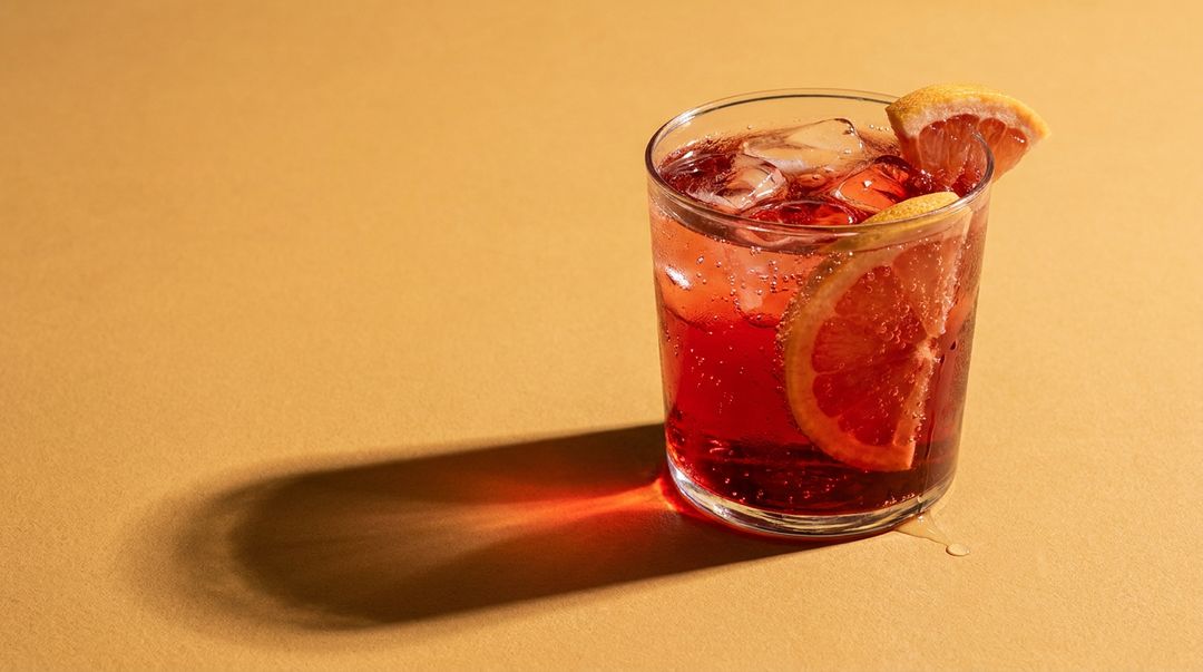 Herber Grapefruit-Aperitif mit Campari und Bitter Lemon