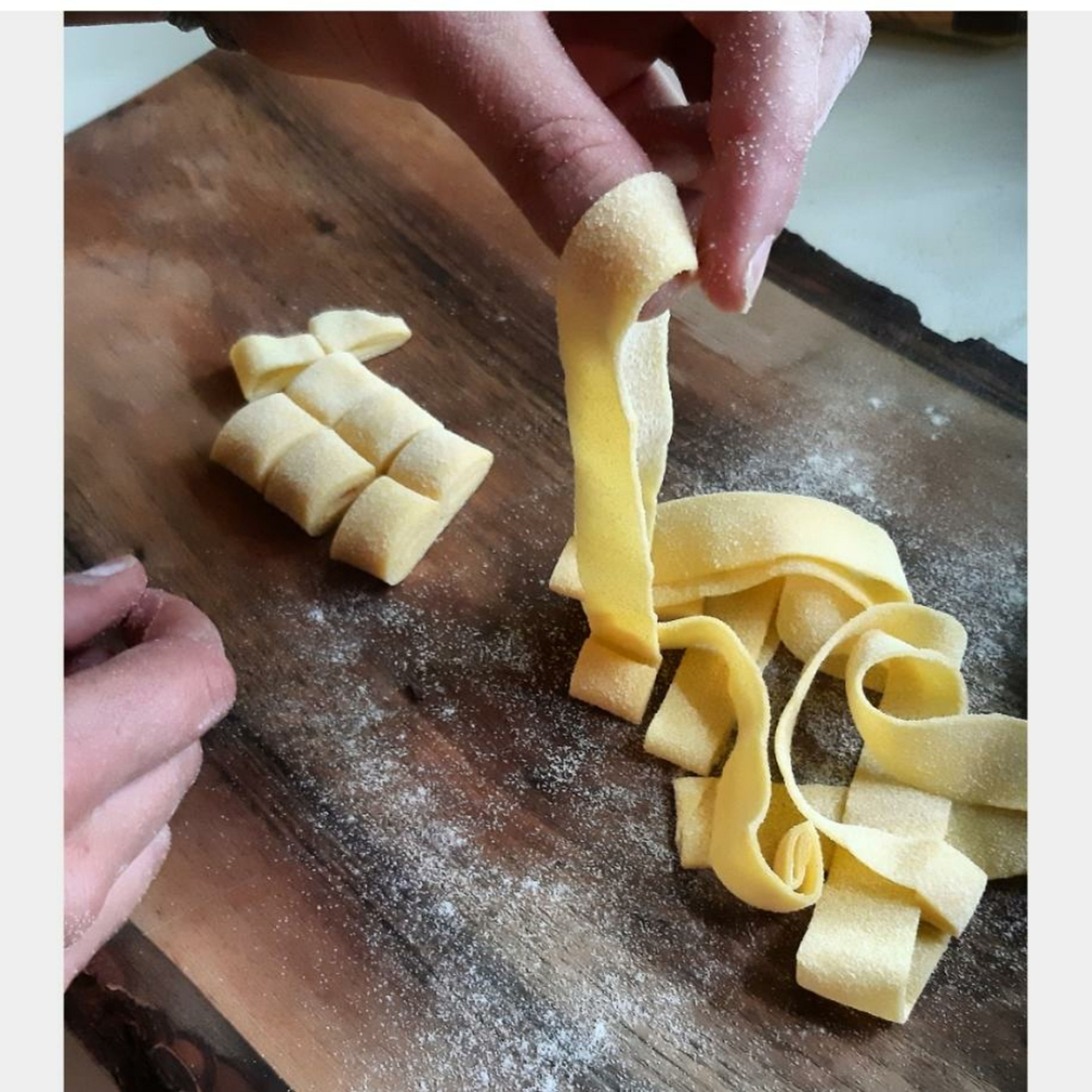 Cut the pasta the shape you prefer. In this case I choose pappardelle, perfect for meat based sauce as Bolognese or Duck ragout.