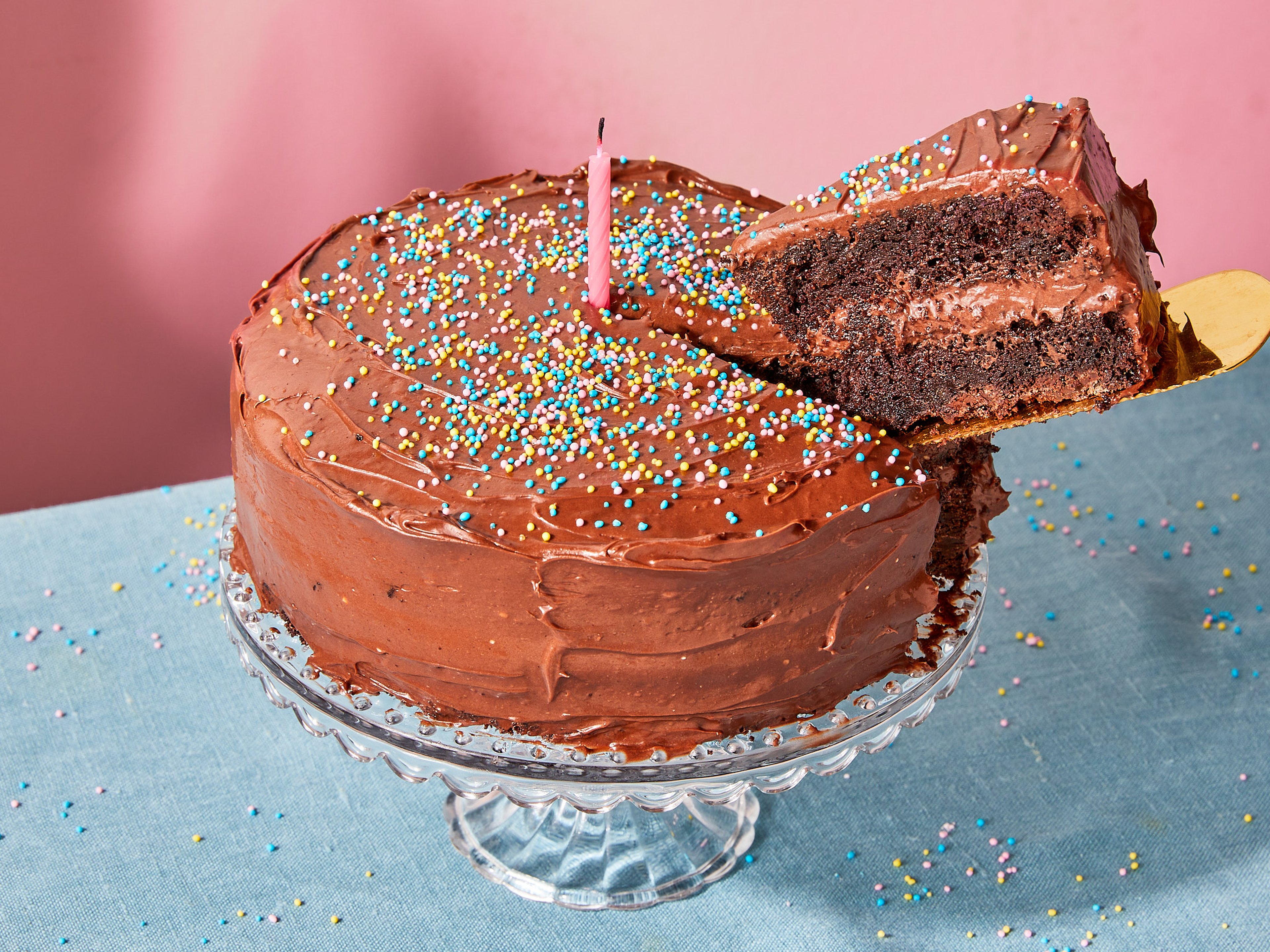 Simple layer cake with chocolate frosting | Recipe | Kitchen Stories