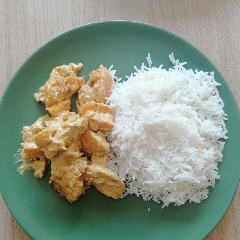 Pfirsich-Hähnchen Curry mit Reis