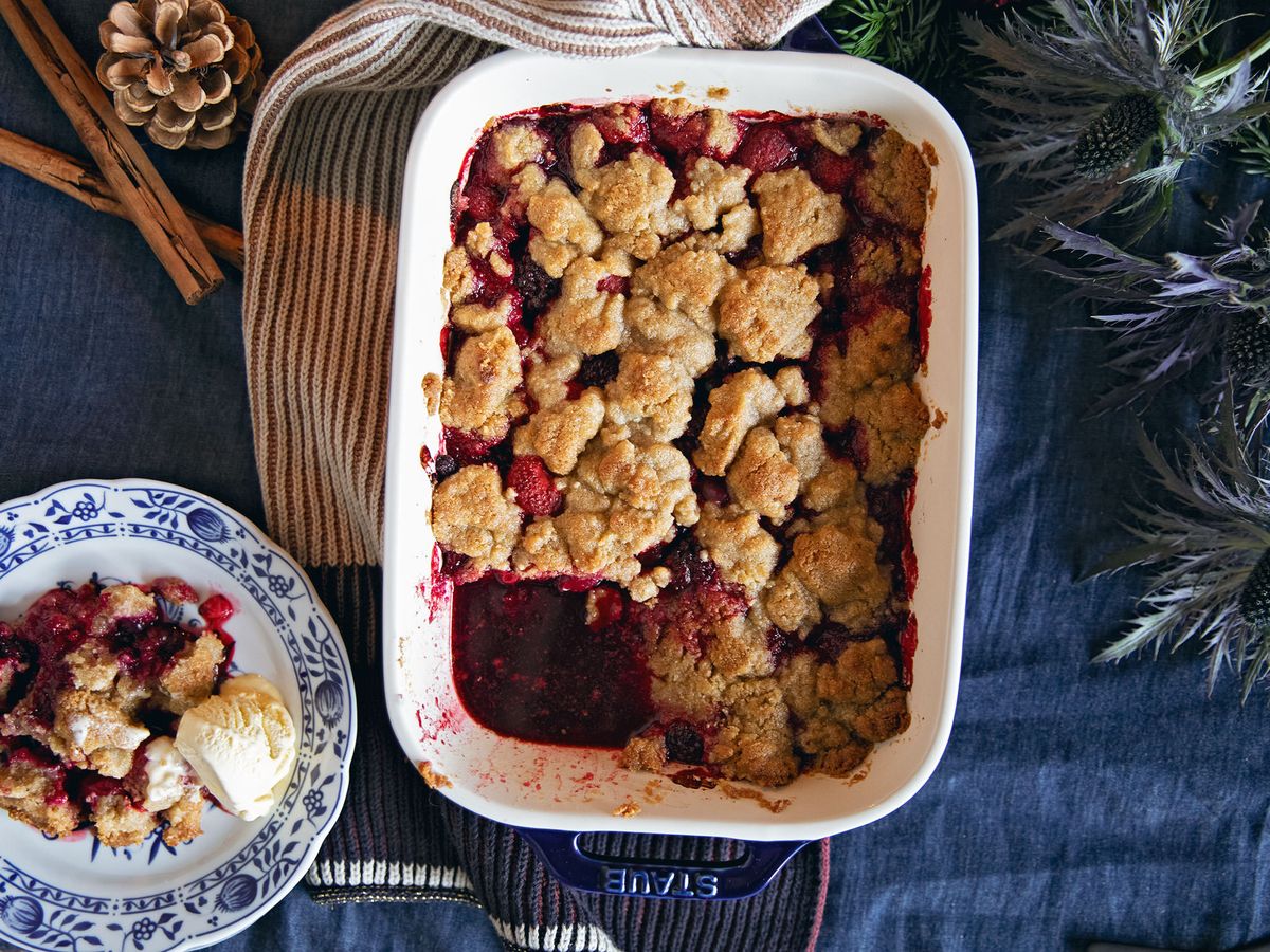 Mixed berry and speculaas cookie crumble | Recipe | Kitchen Stories