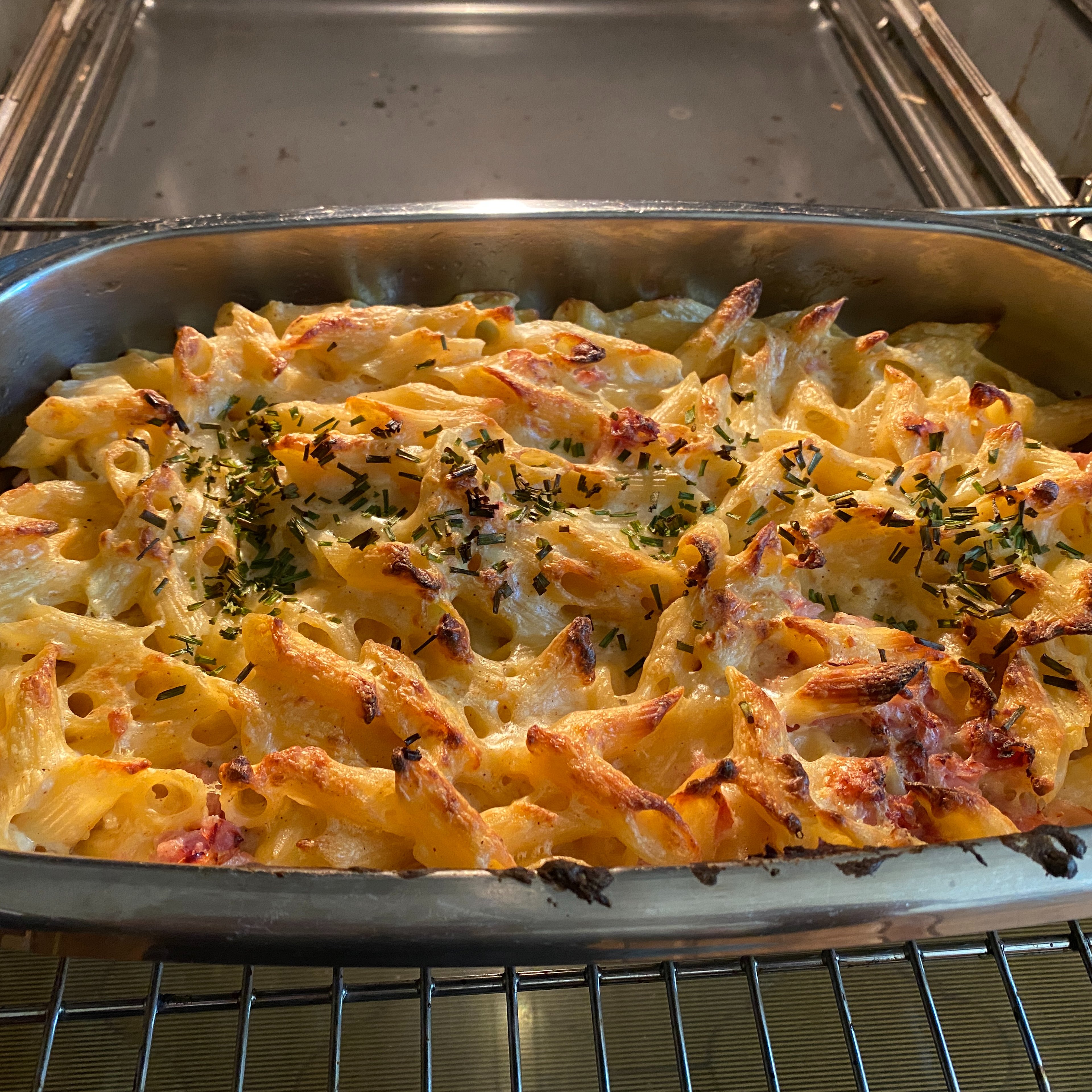 Penne mit Schinken und Käse, überbacken