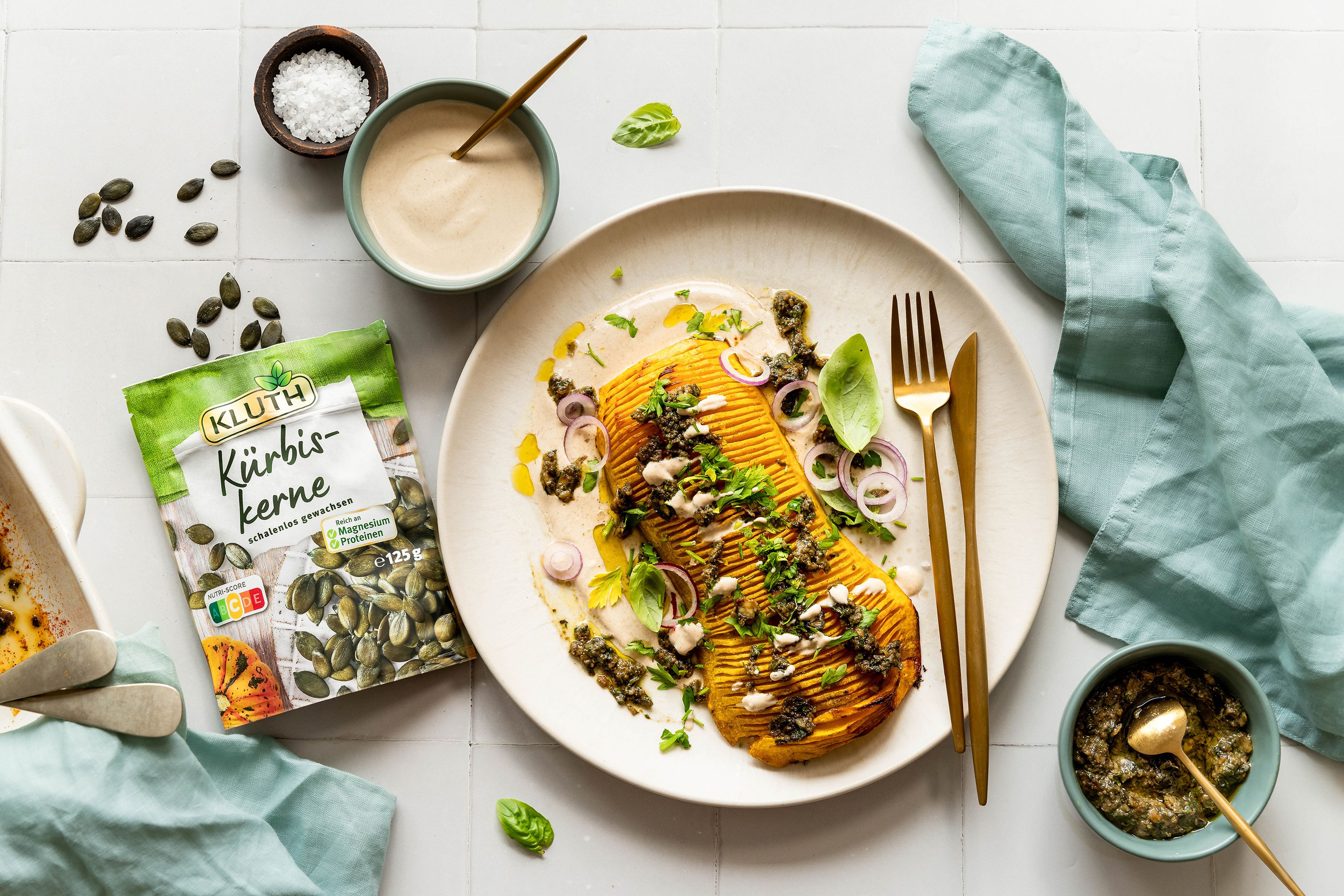 Hasselbackkürbis mit Kürbiskern-Gremolata