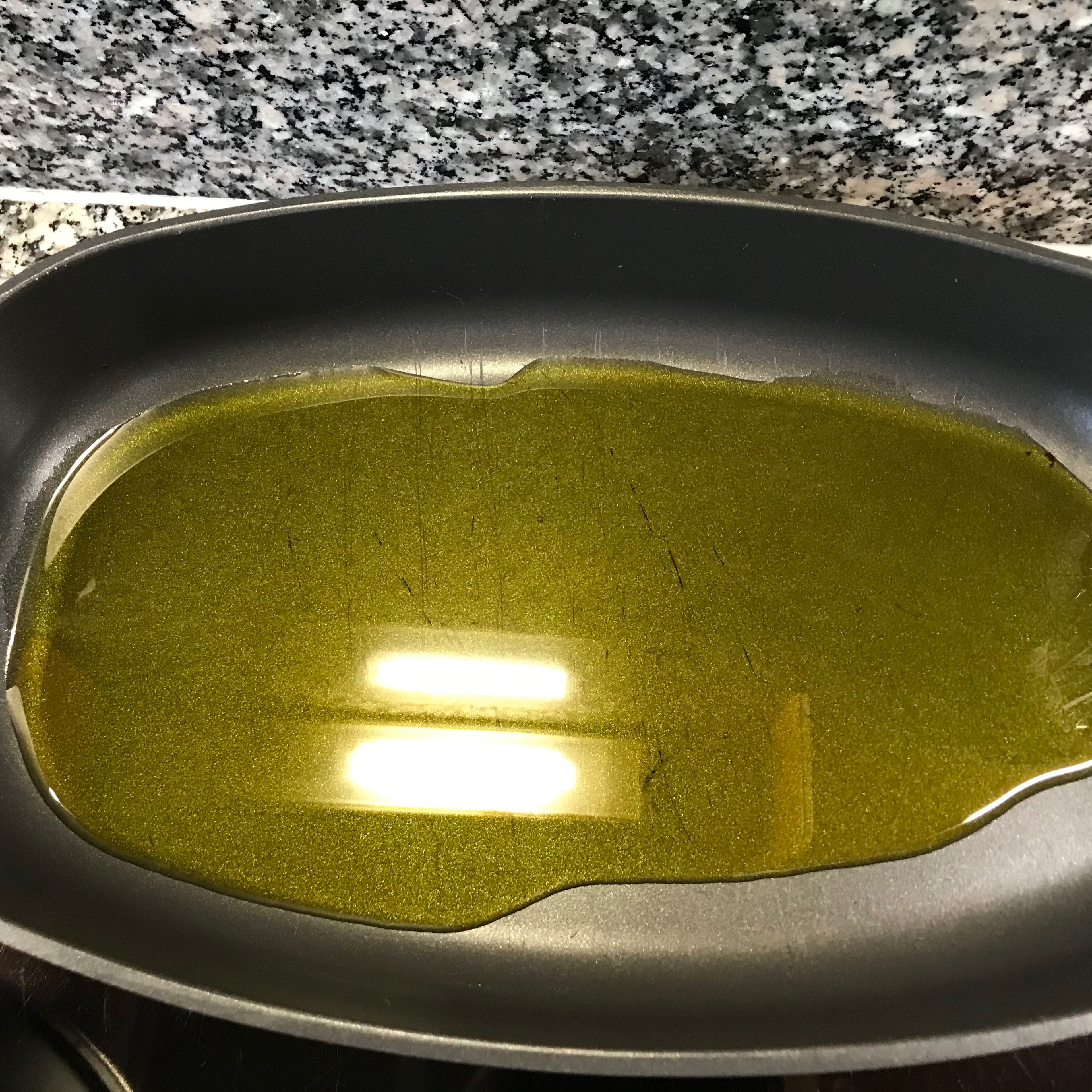 Olivenöl in eine beschichtete Pfanne und heiss werden lassen