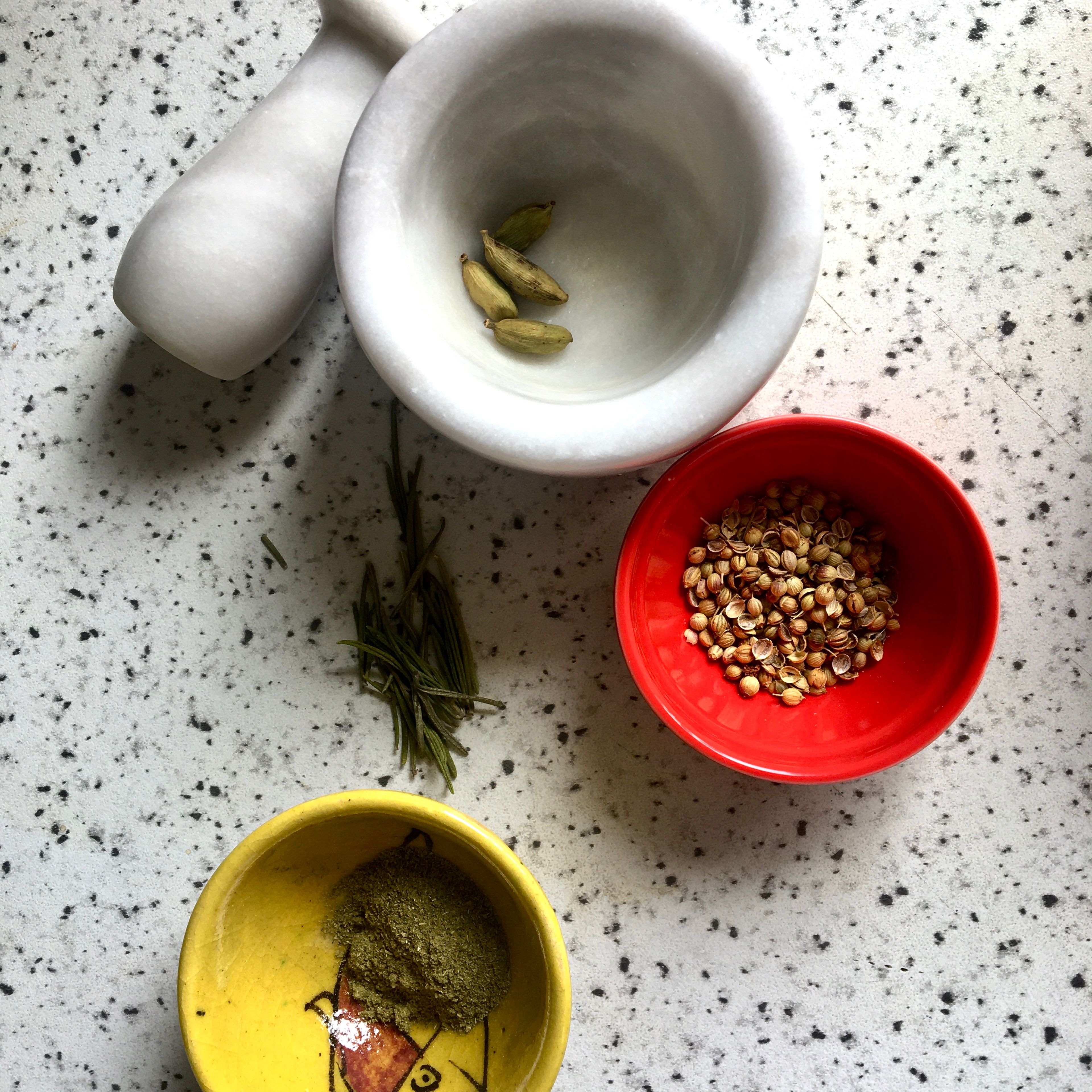 Finely grind together the cardamom pods, coriander seeds, dried rosemary and mint. Add the flax eggs and spices into the mixture. Whisk well, starting from low speed to the highest.
