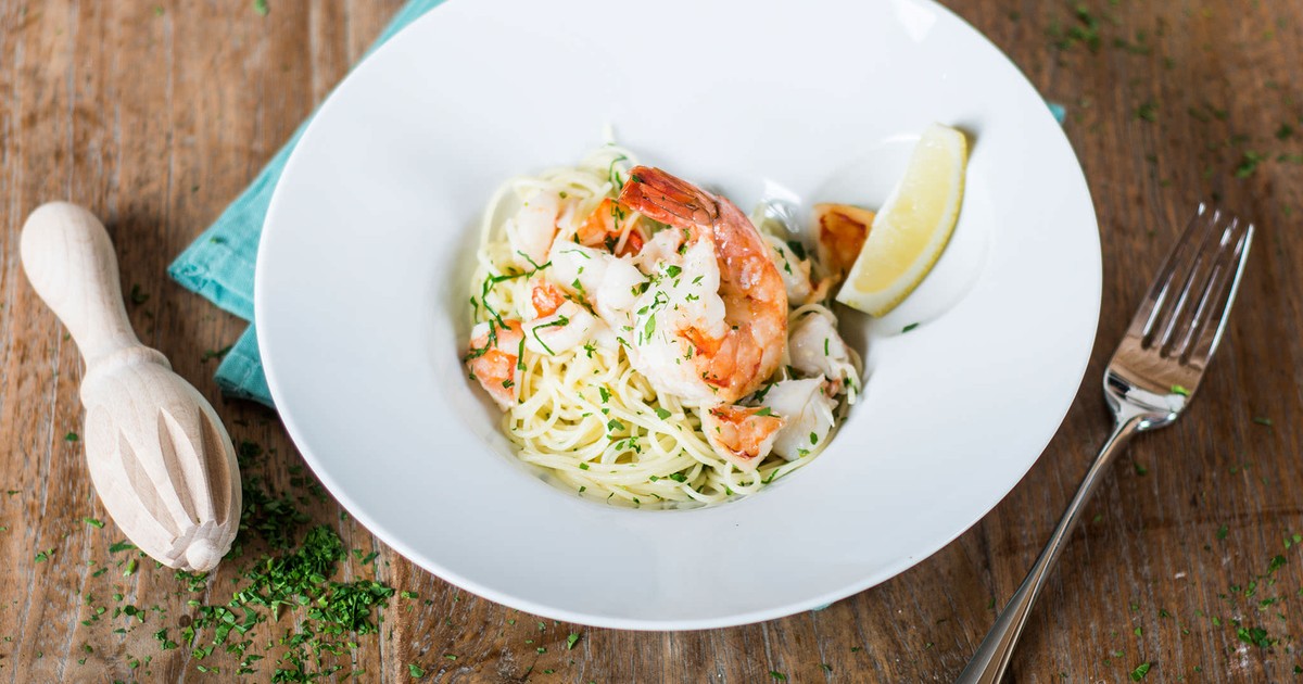 Angel hair pasta with shrimp in white wine sauce | Recipe | Kitchen Stories