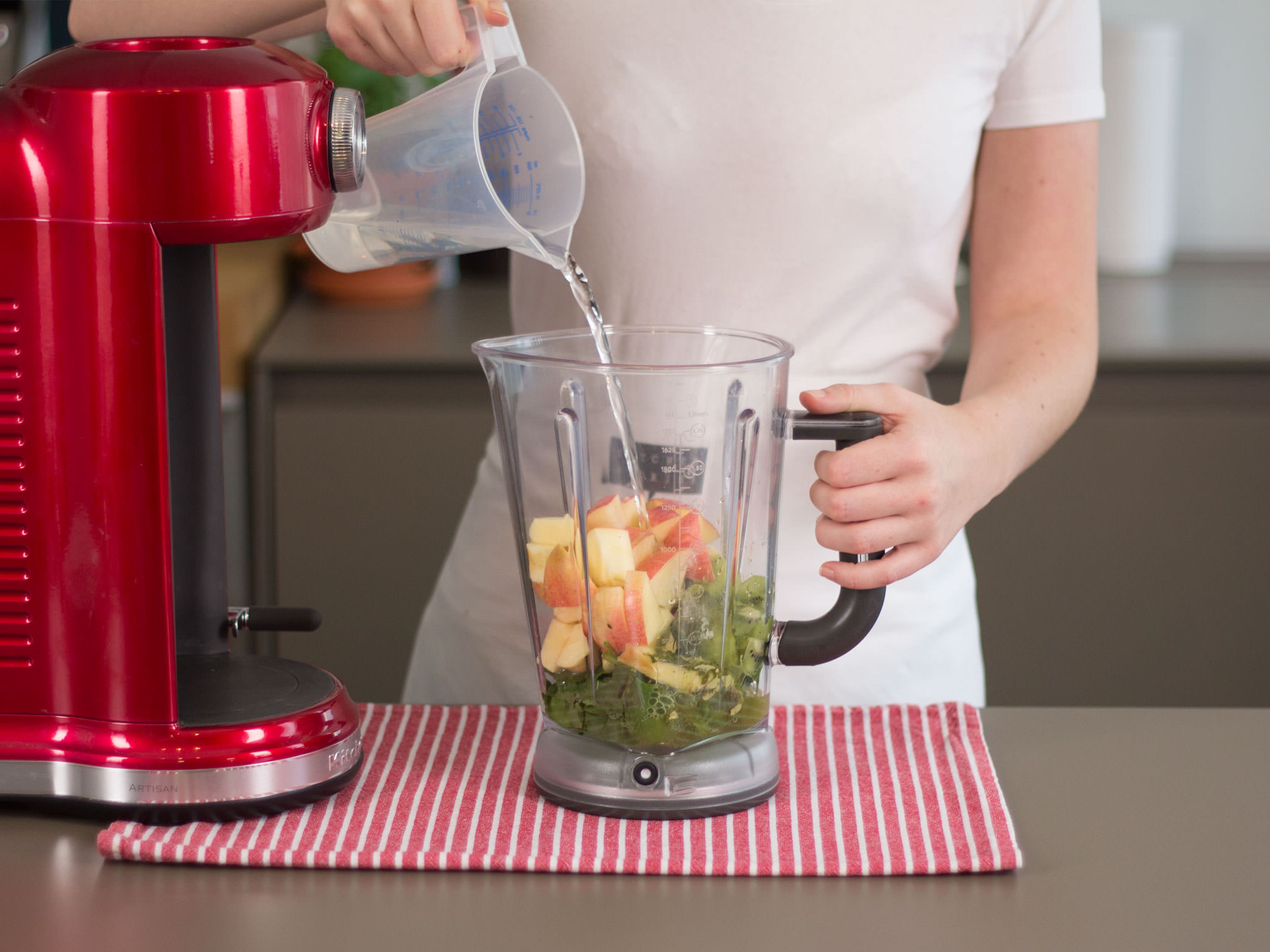 Add apple, kiwi, spinach, agave nectar, mint, matcha powder, and water to blender. Blend for approx. 1 – 2 min. until smooth. Enjoy!