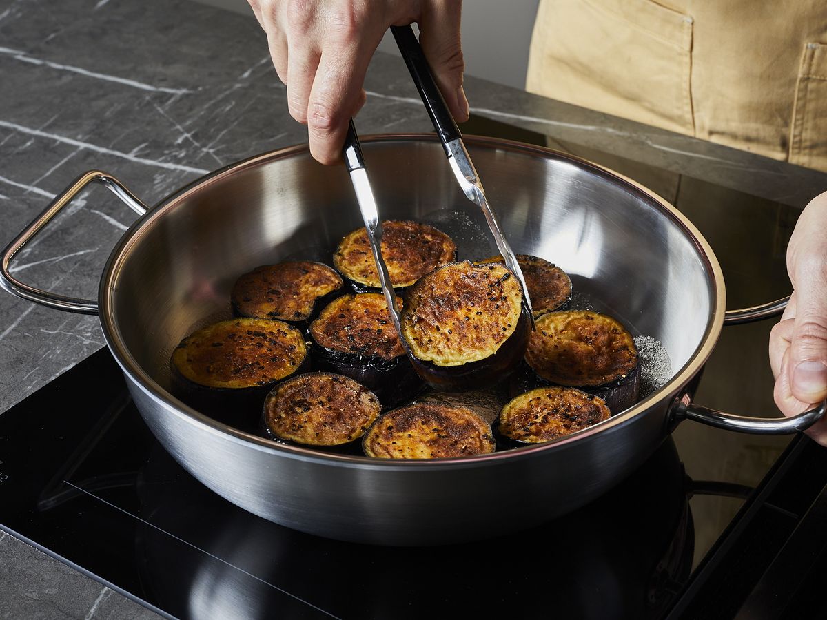 Geschmorte Auberginen mit Ofenkartoffeln (Auberginen Ossobuco) | Rezept ...
