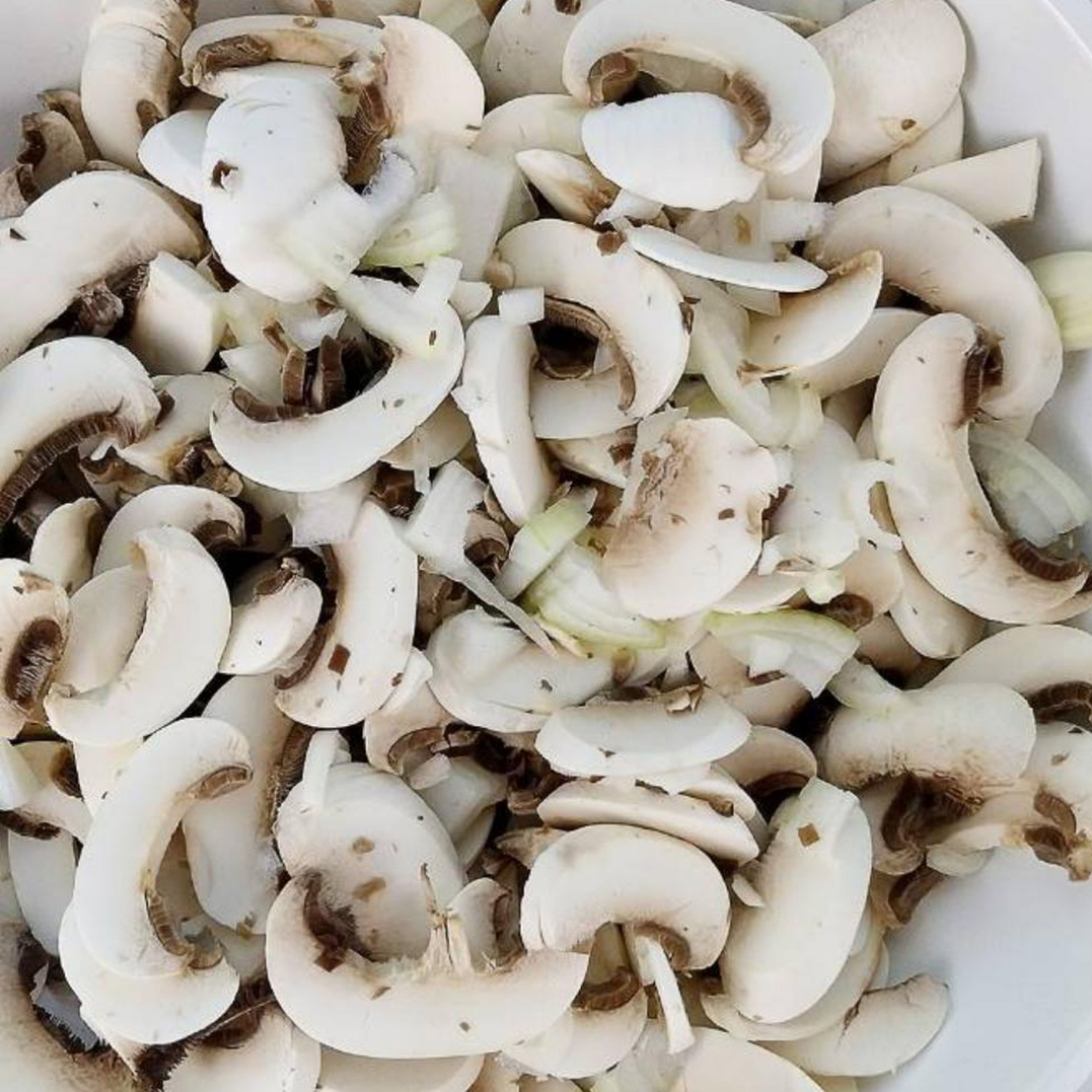 Peel and slice mushrooms. Peel and chop onion. Heat the medium pan and pour olive oil. Fry mushrooms and onions for about 10min on the medium heat.