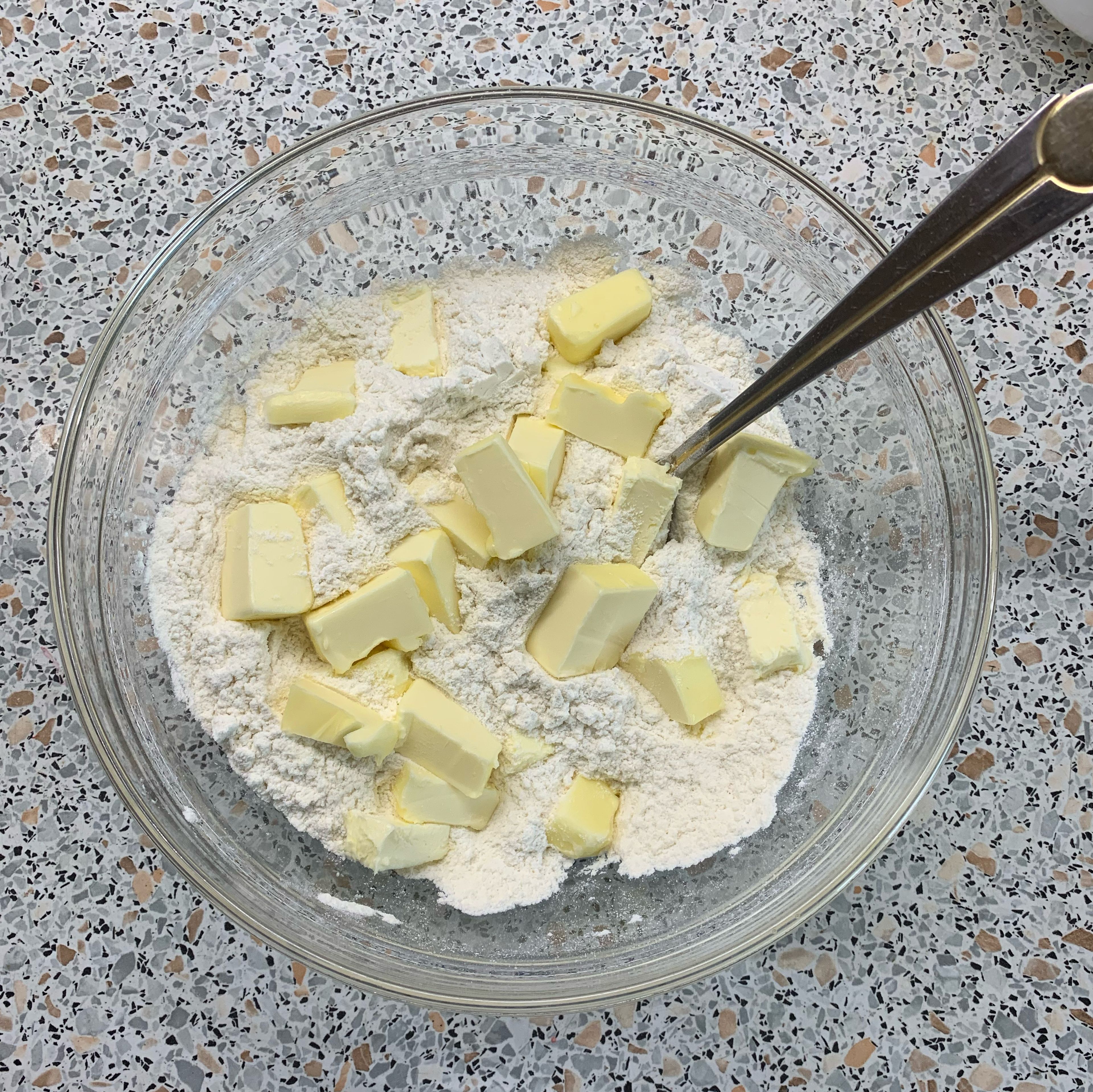 Mix dry ingredients with cool butter using your hands until crumbly. Then step by step add cold water. Form the dough in 2 balls (one is a bit bigger)