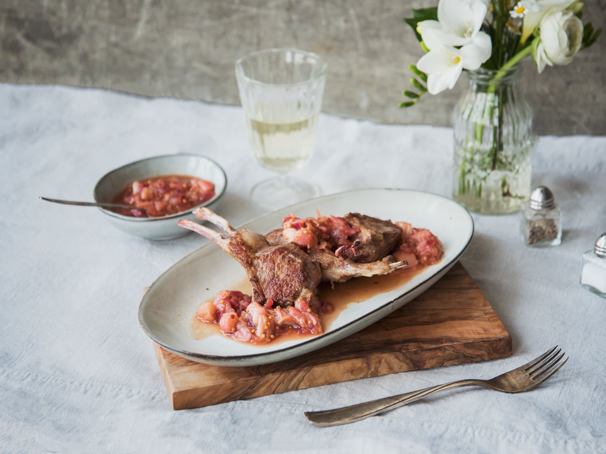 Lamb chops with rhubarb chutney Recipe Kitchen Stories