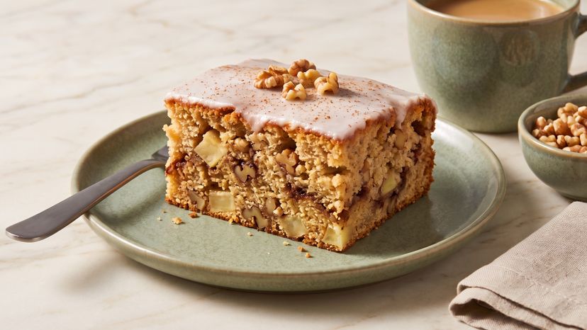 Saftiger Apfel-Nusskuchen mit Zimt für jeden Tag