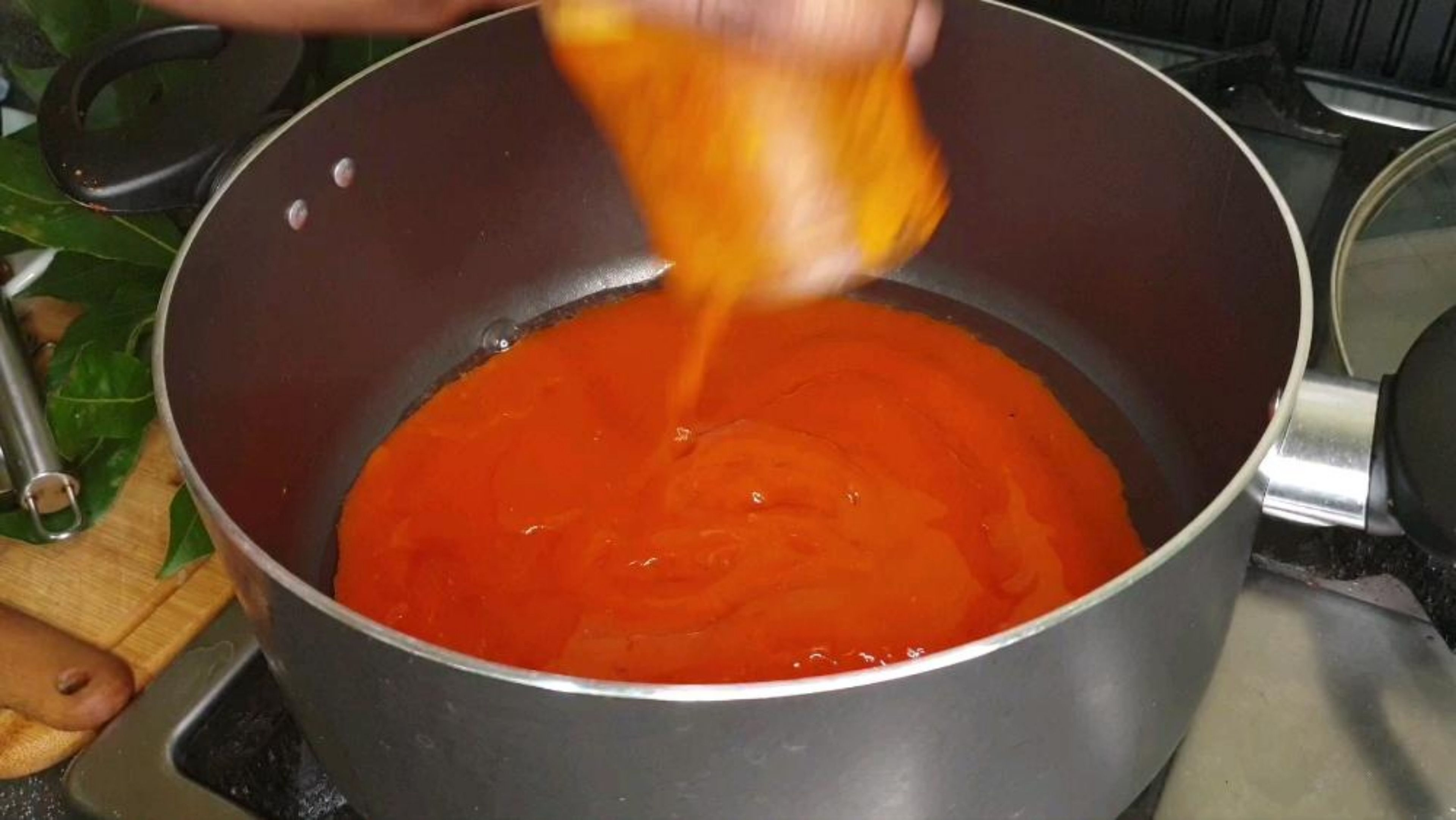 Pour in ½ a cup of sunflower oil into pot. Allowoil to heat for 30 seconds then gently pour in the whole jar of Obe-Ata and mix gently with a whisk.