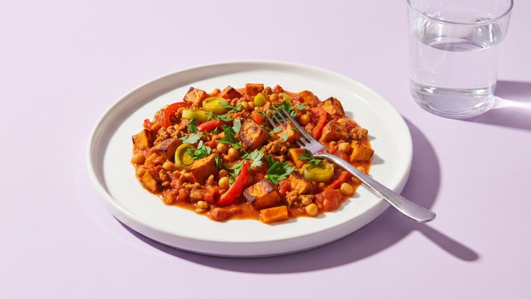 Bunte Süßkartoffel-Lauch-Pfanne mit Kichererbsen und veganem Hack