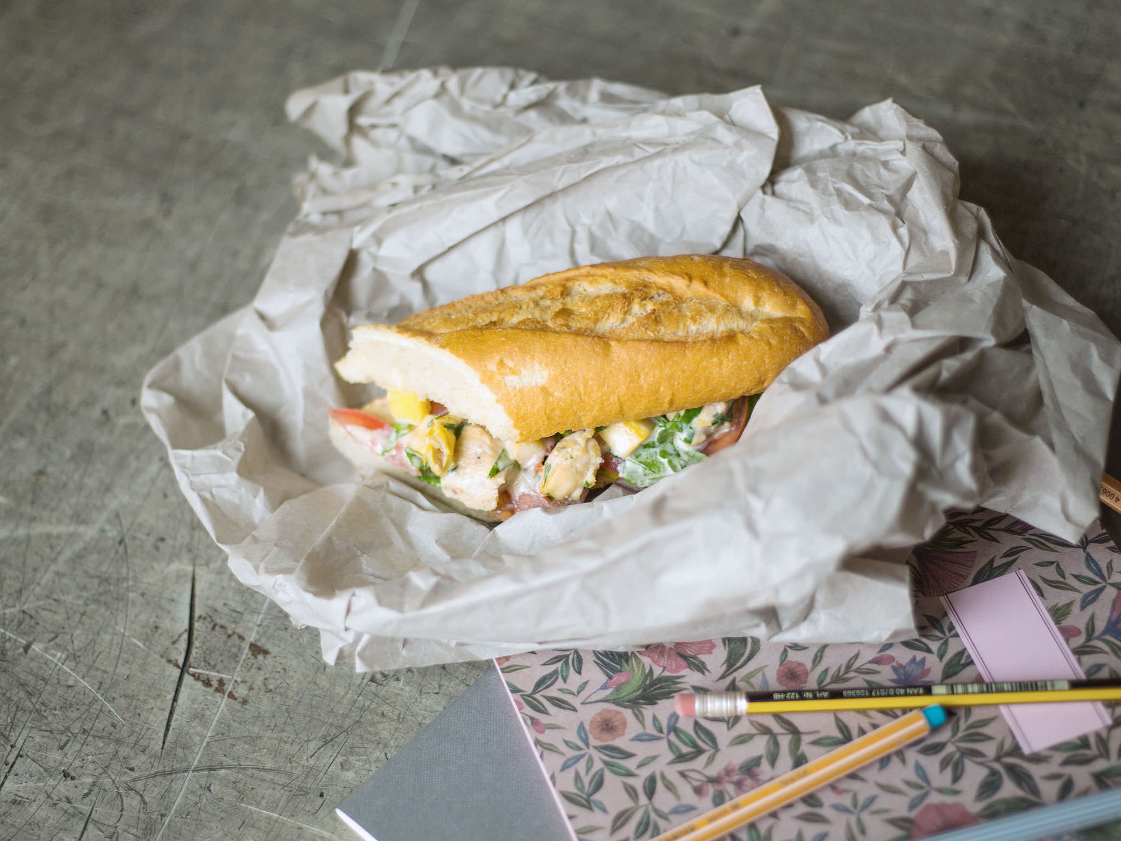 Sandwich mit hausgemachtem Hähnchensalat