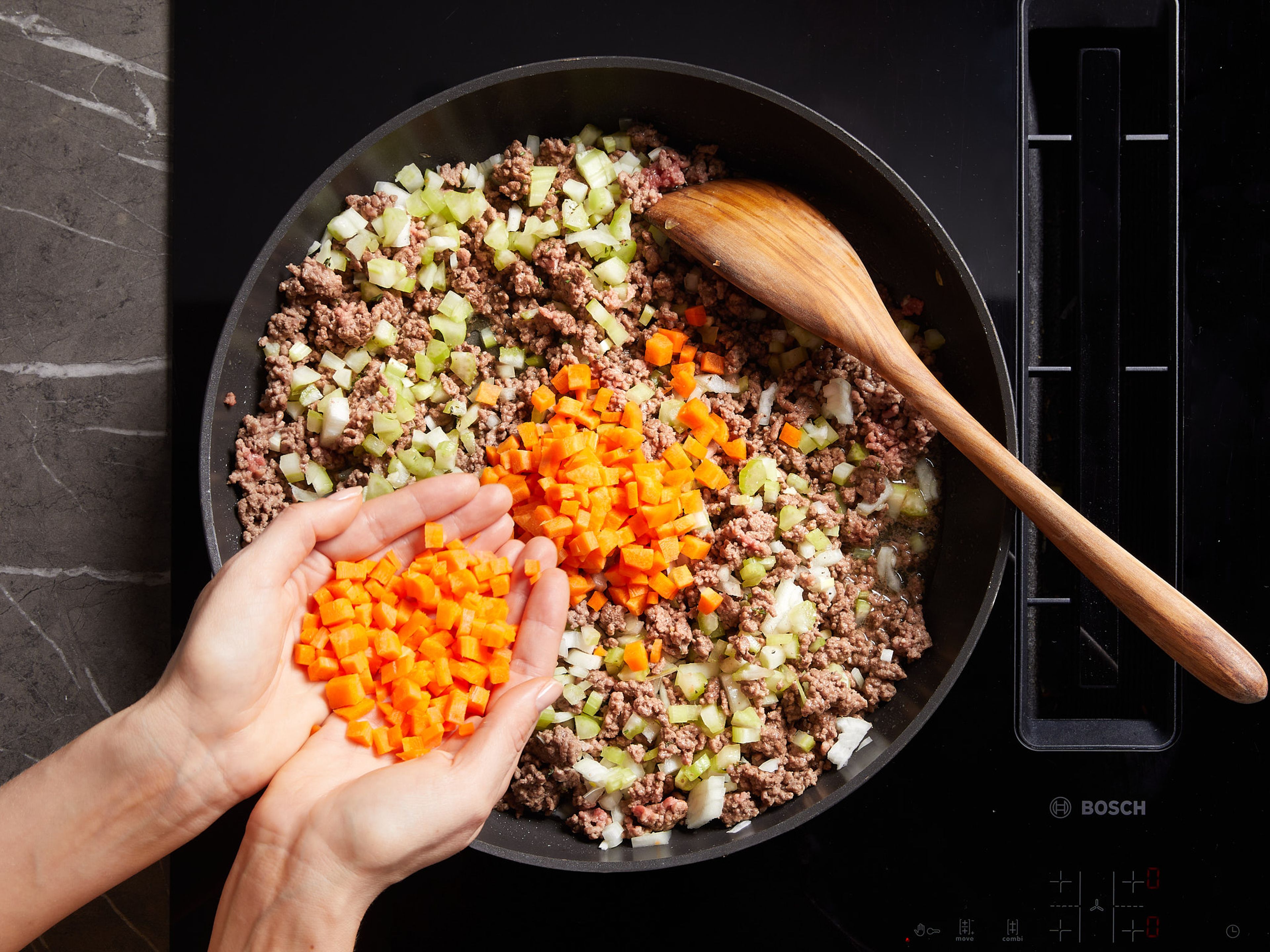 Heat some oil in a large pan and fry the ground lamb until it’s browned, approx. 2–3 min. Add onion, garlic, thyme, celery and carrot, sauté for approx. 5–8 more min. Season generously with salt and pepper.