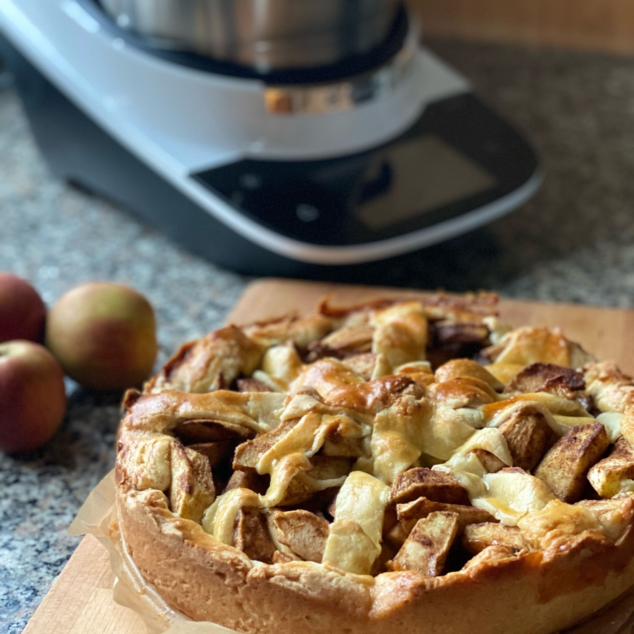 Holländischer Apfelkuchen mit dem Bosch Cookit | Rezept | Kitchen Stories