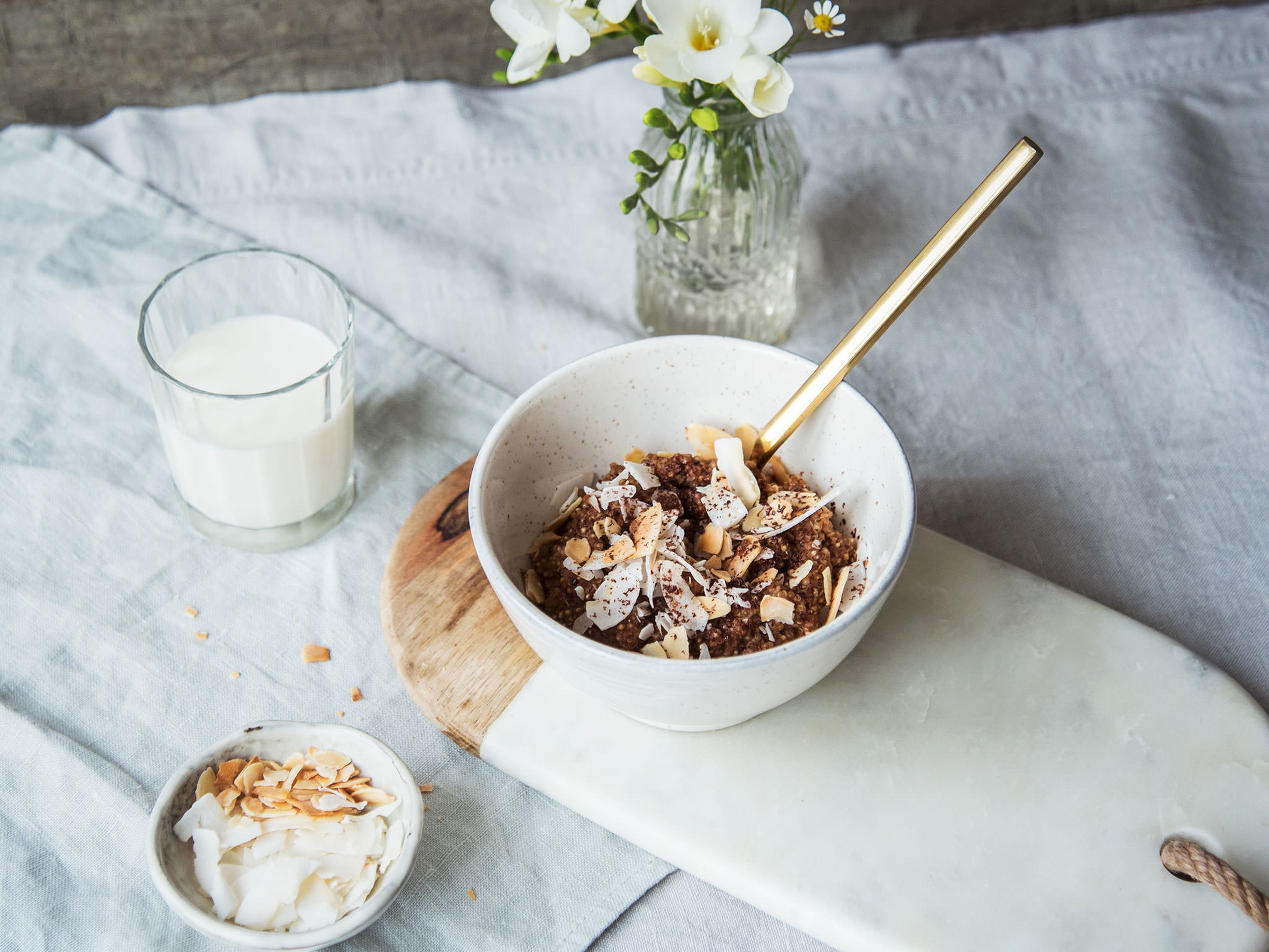 Chocolate quinoa bowl