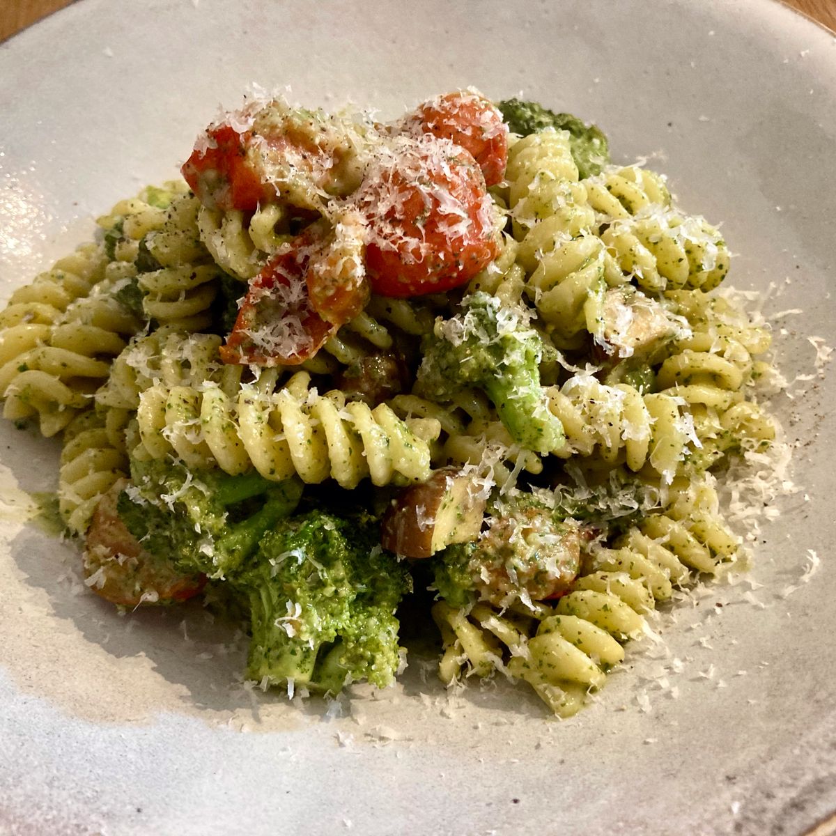 Fusilli mit Pesto und Gemüse | Rezept | Kitchen Stories