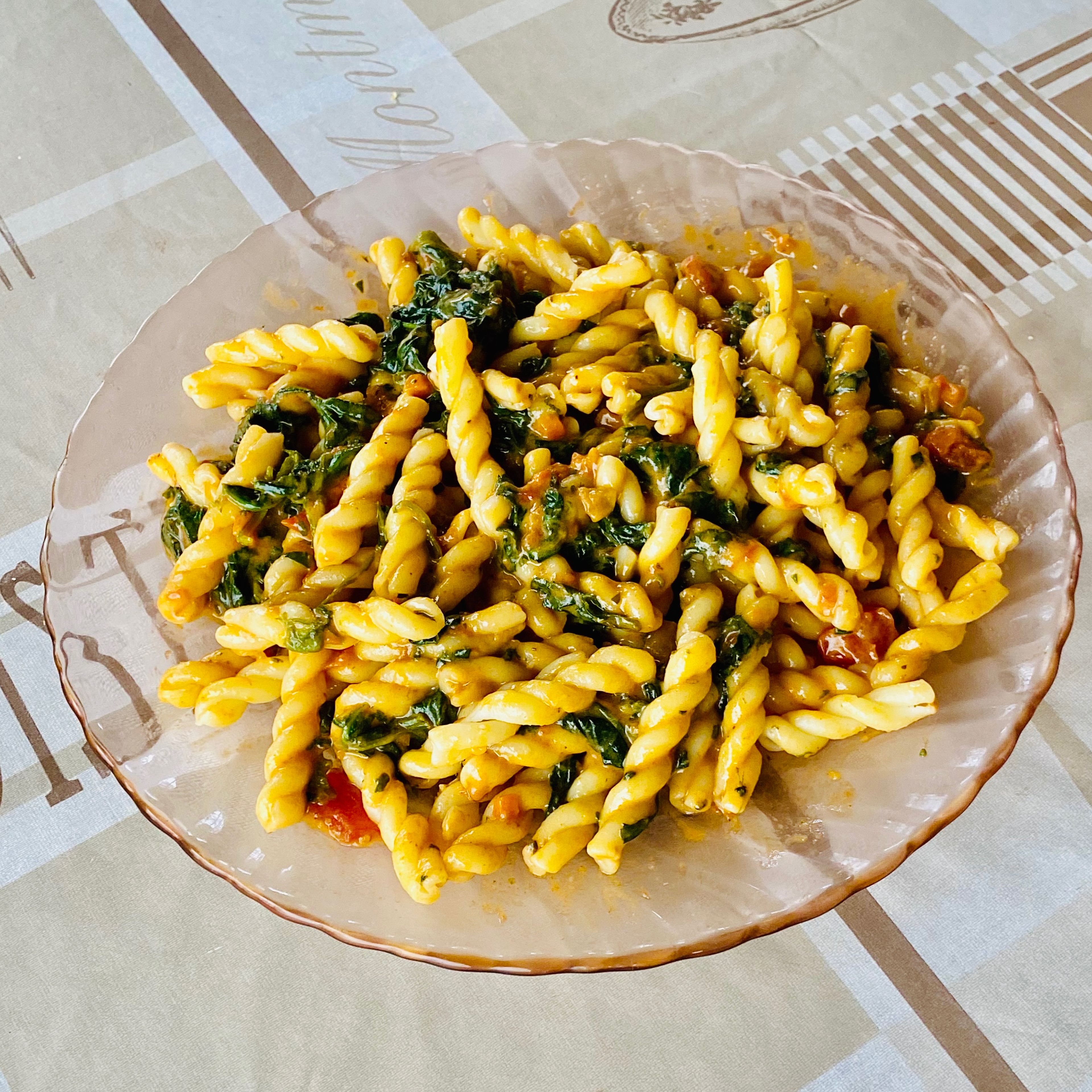 Spinach Pasta with Tomato Sauce