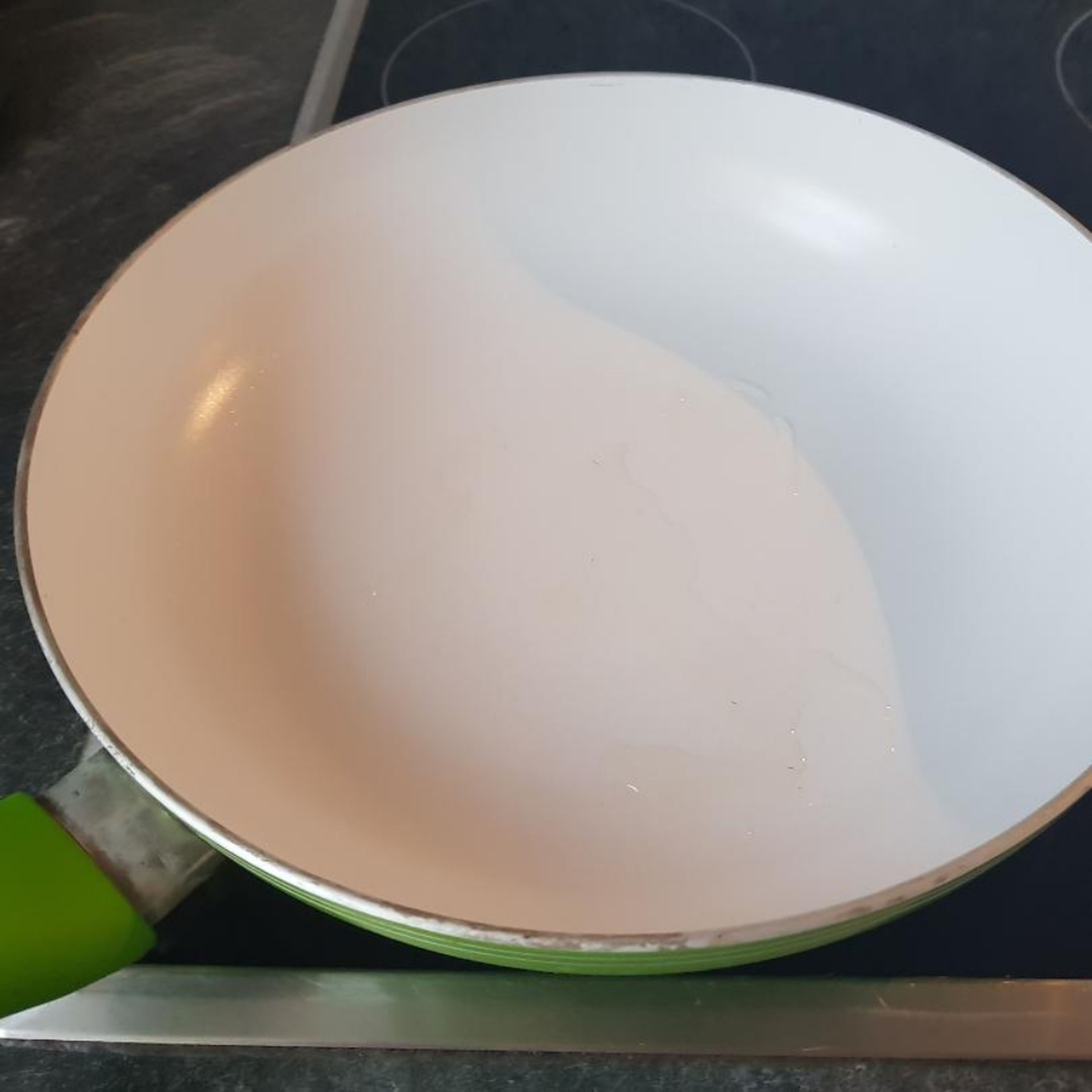 Schritt 3 : Öl auf mittlerer Stufe erhitzen😋