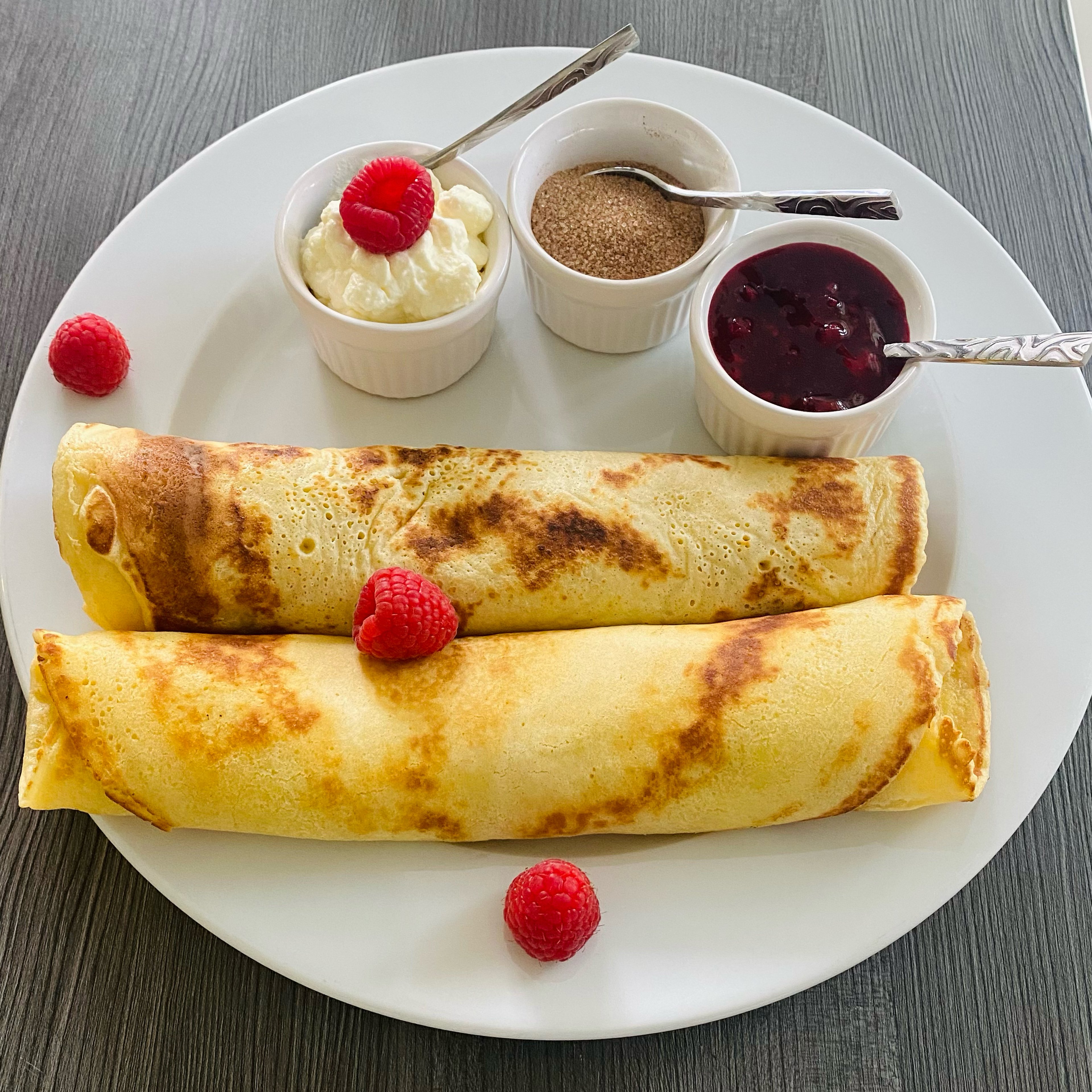 Süße Pfannkuchen mit Sahne mit dem Cookit