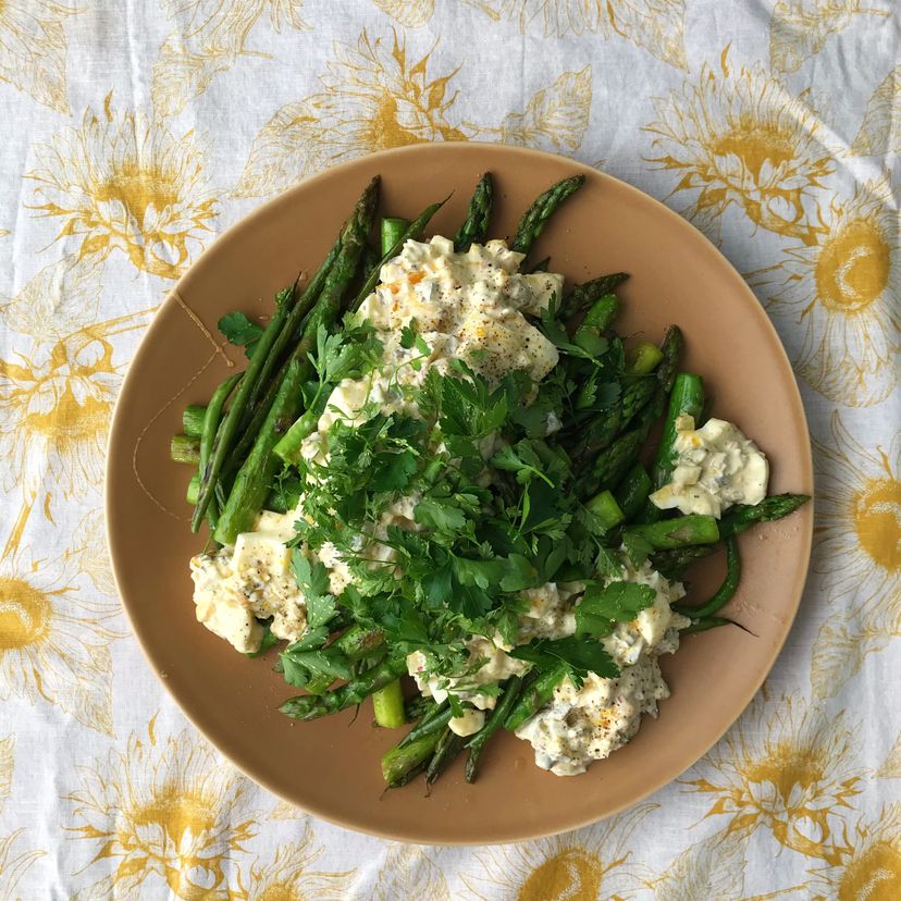 Springy egg salad with asparagus