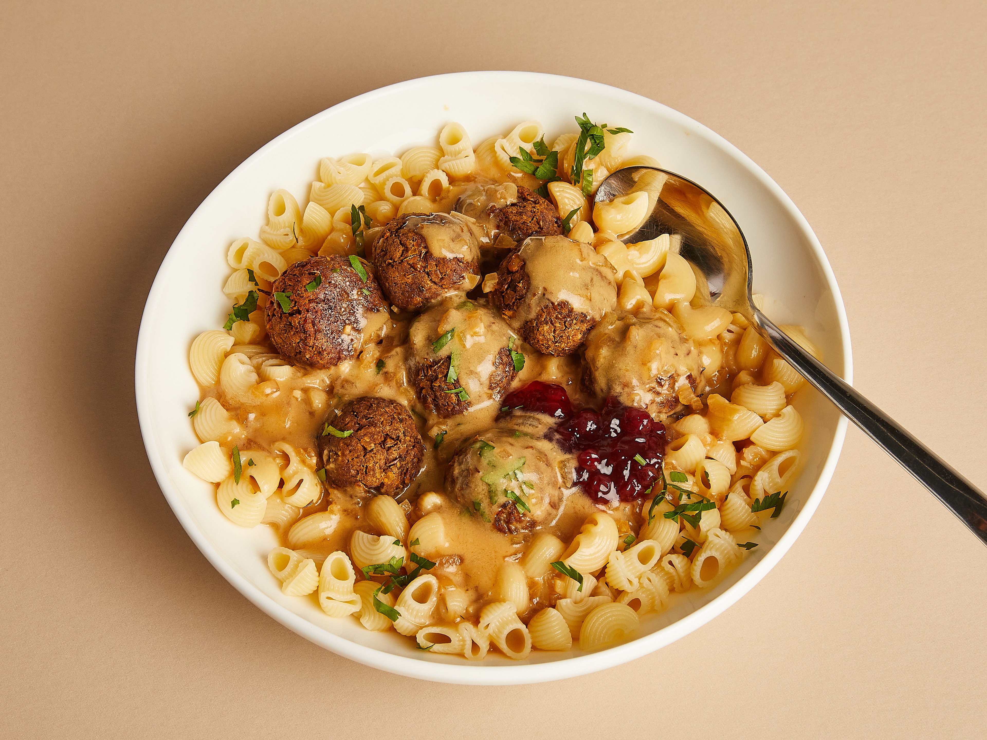 Vegane Köttbullar mit Nudeln