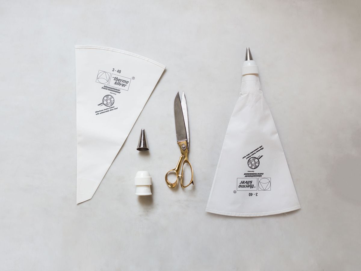 How to assemble a piping bag Recipe Kitchen Stories