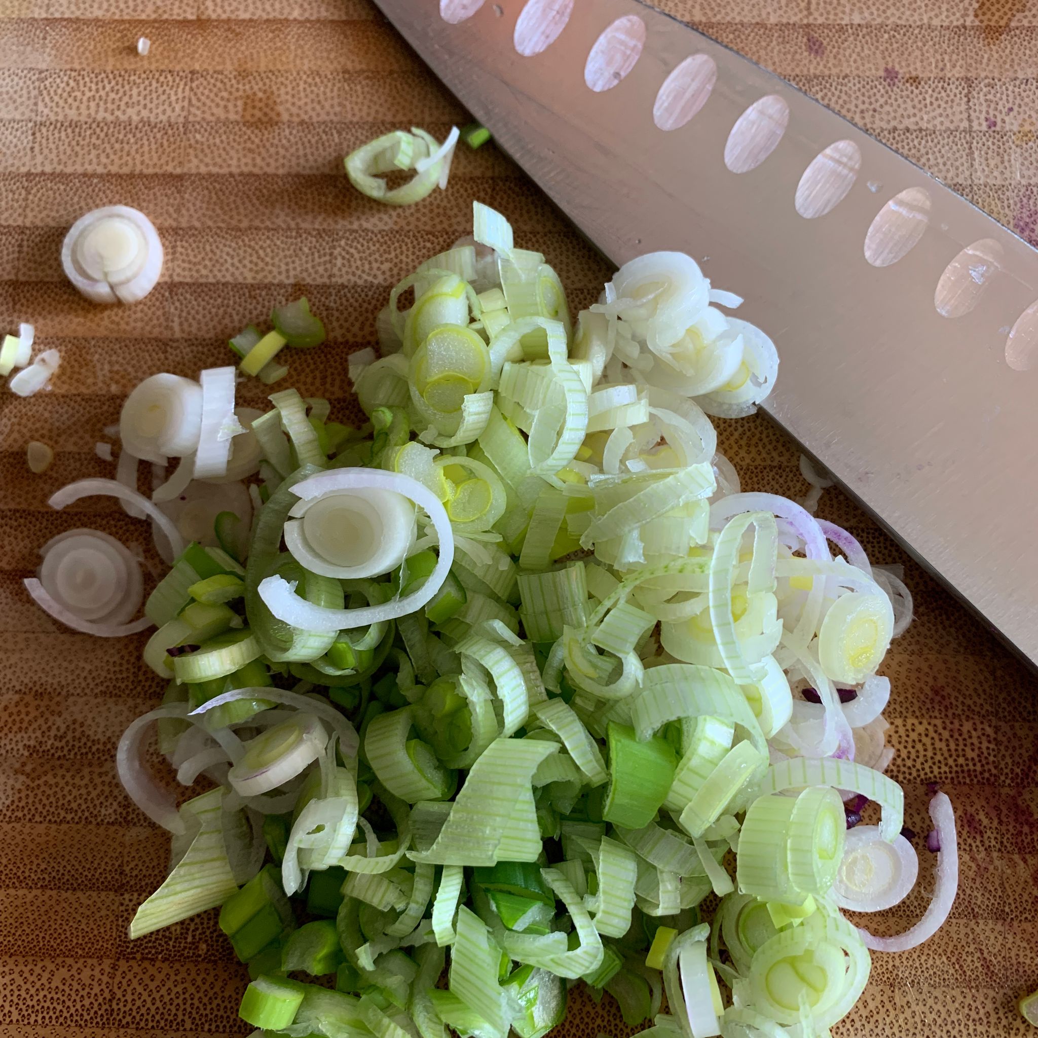 Karotten-Mango-Rotkohl-Salat mit Erdnuss-Dressing | Rezept | Kitchen ...