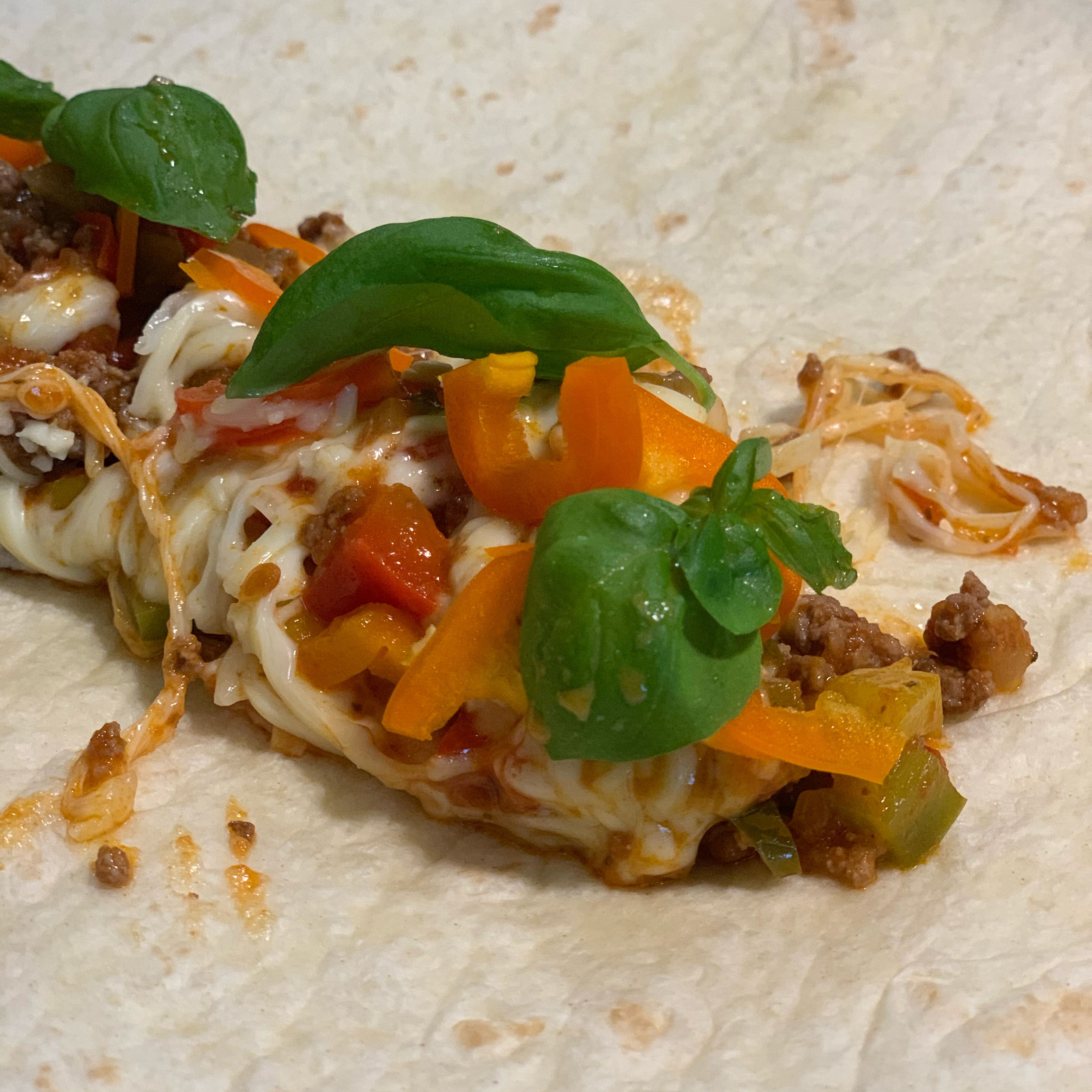 Den Käse schmelzen lassen und servieren. Zu Wraps oder dünnem Fladenbrot passt die Tacopfanne gut. Guten Appetit!